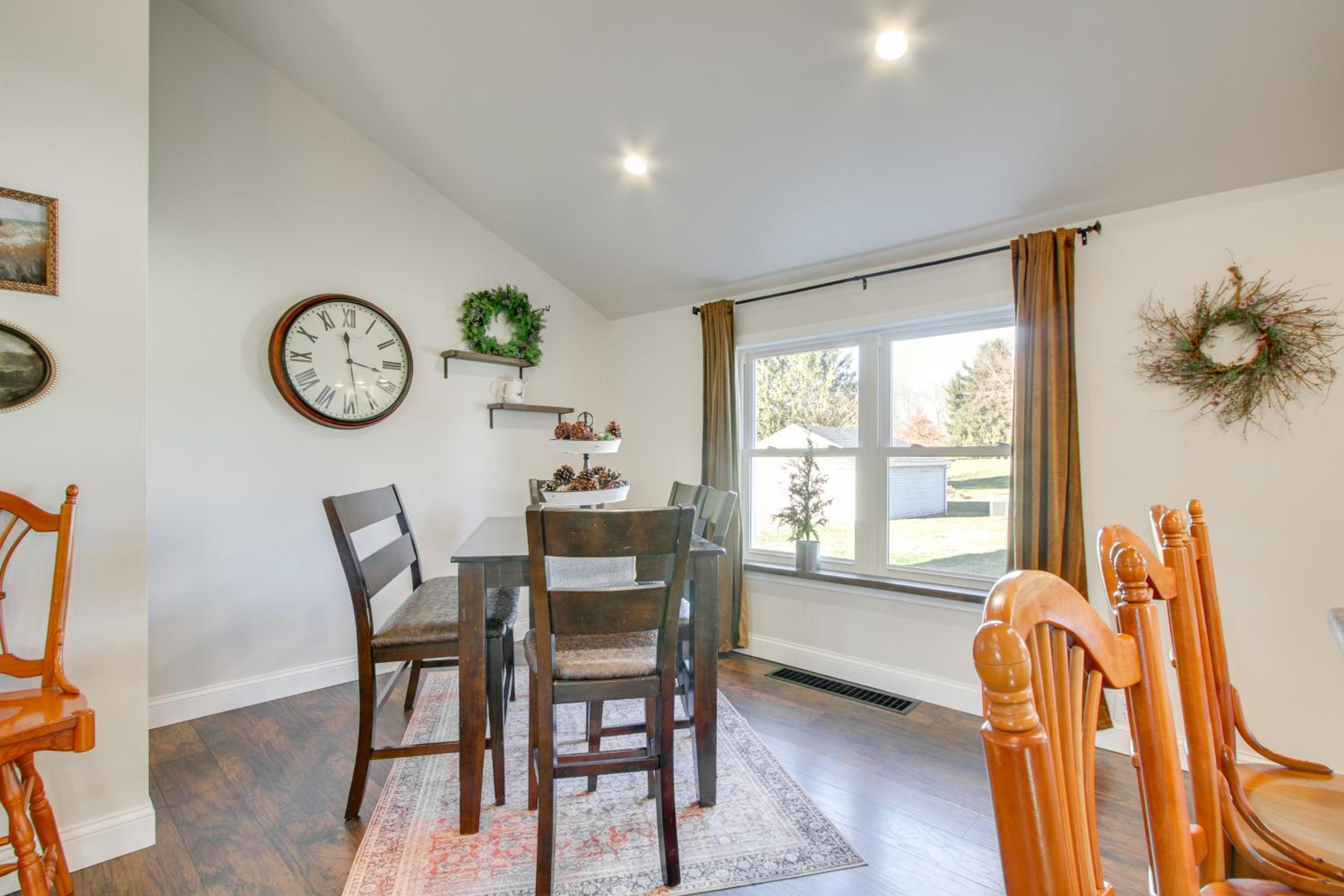 Fully Updated! Zanesville Home with River Views