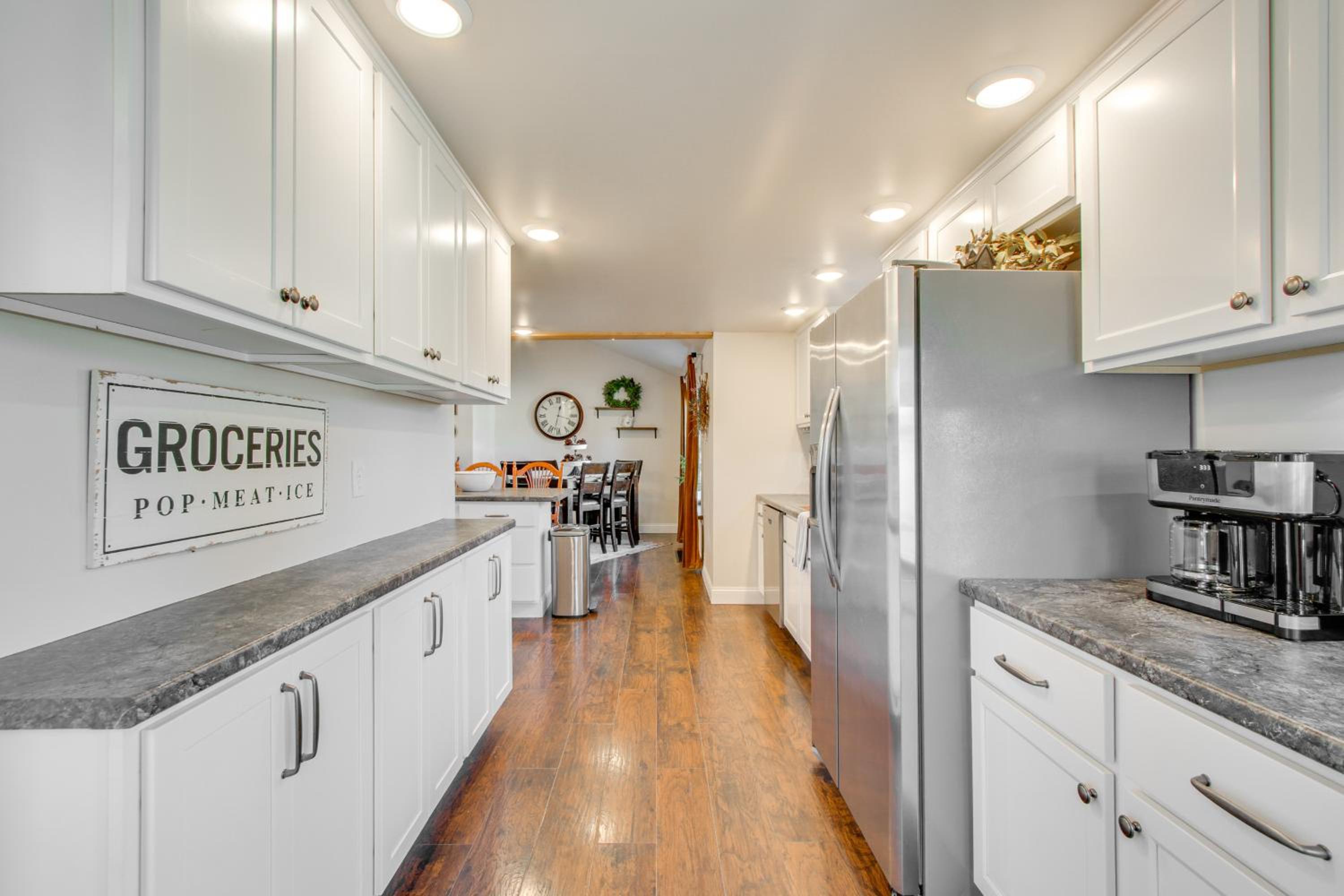 Fully Updated! Zanesville Home with River Views