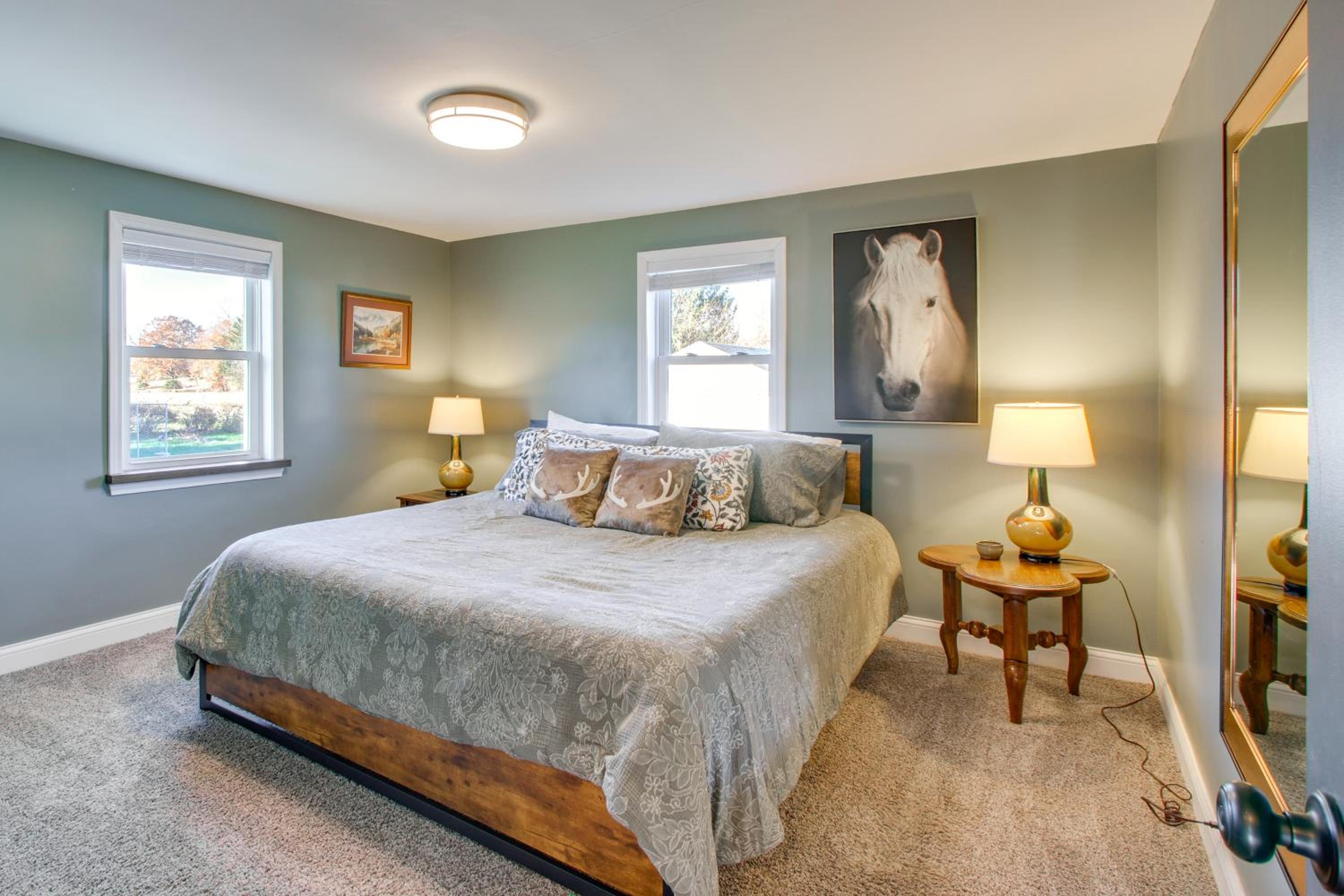 Fully Updated! Zanesville Home with River Views