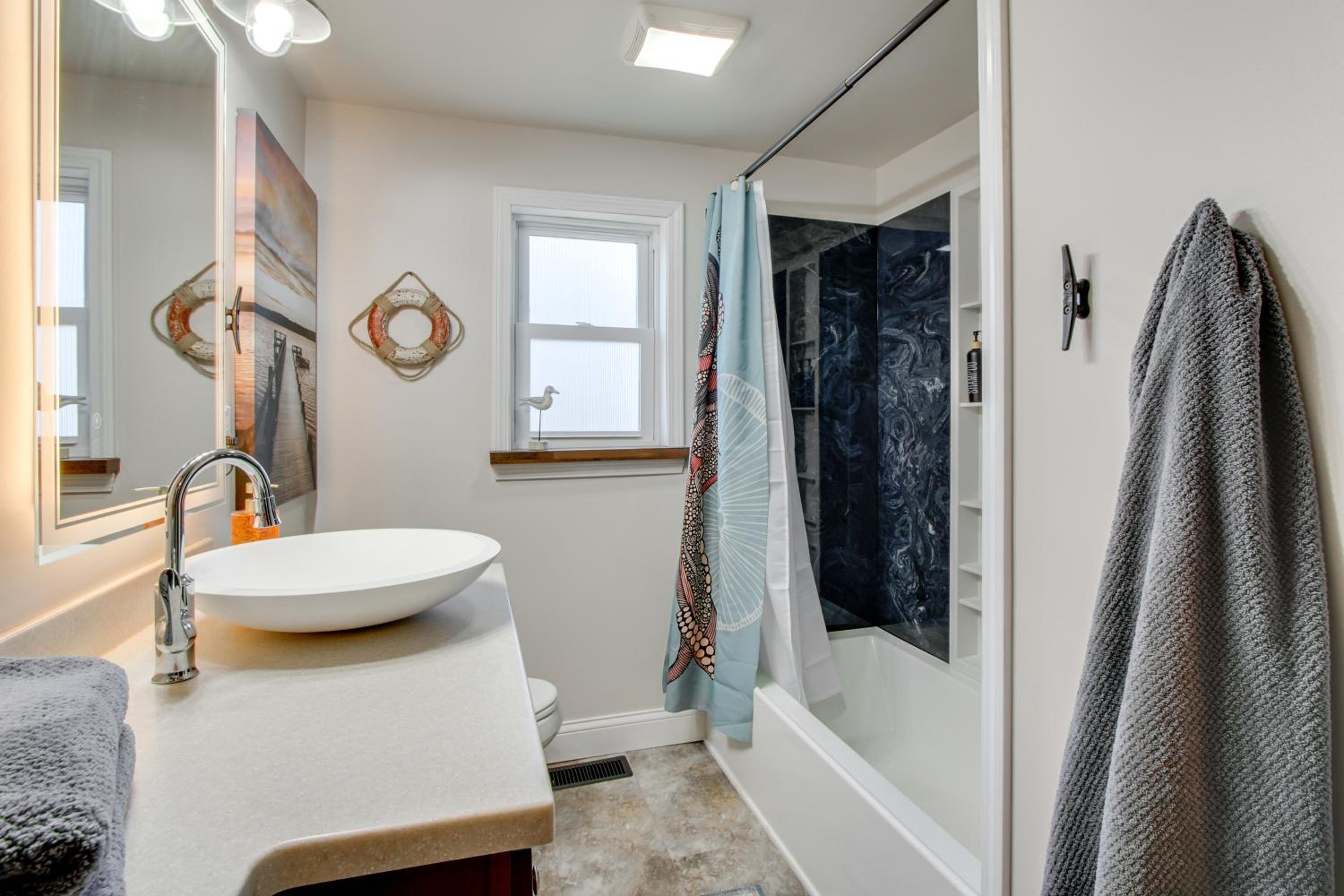 Fully Updated! Zanesville Home with River Views