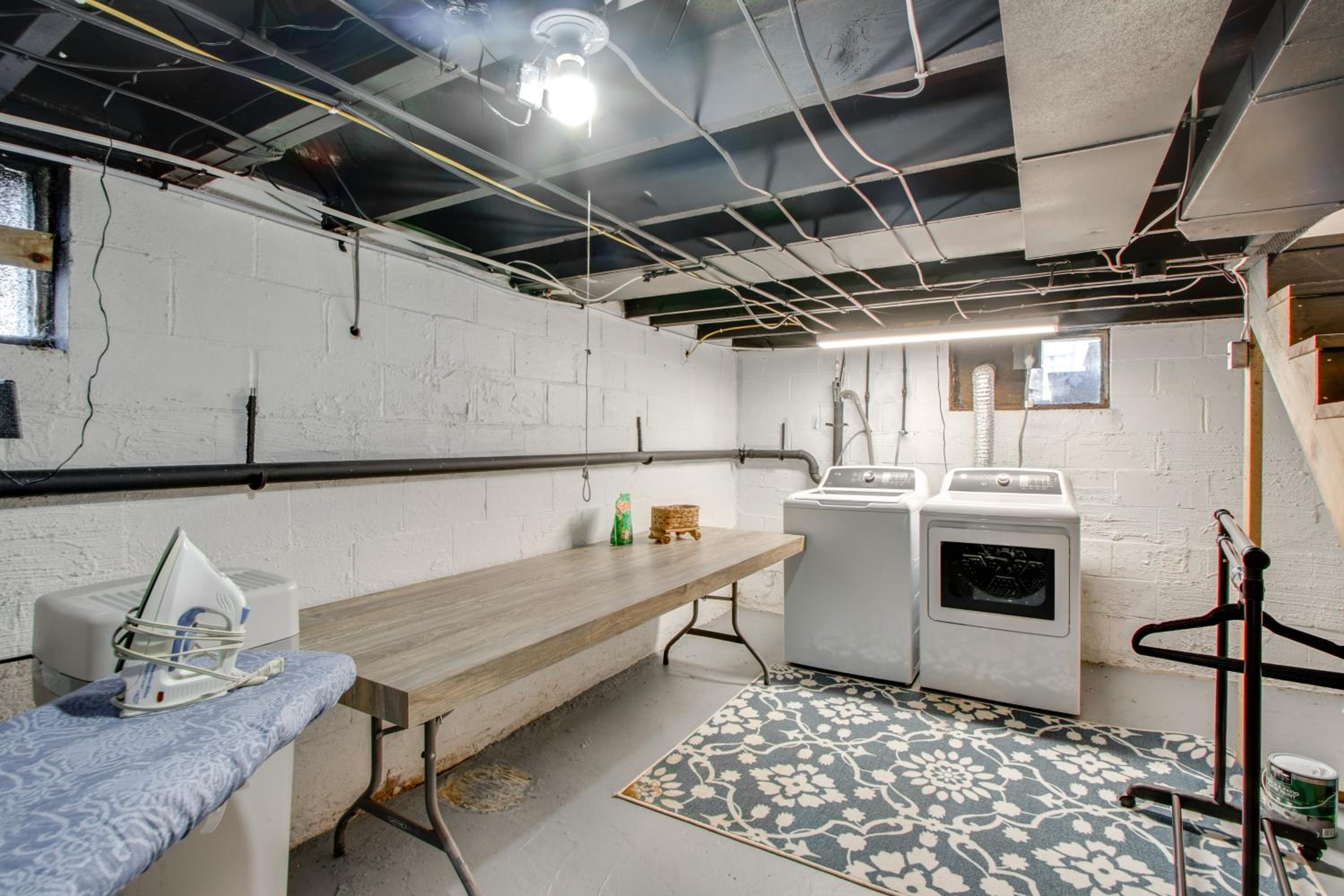 Fully Updated! Zanesville Home with River Views