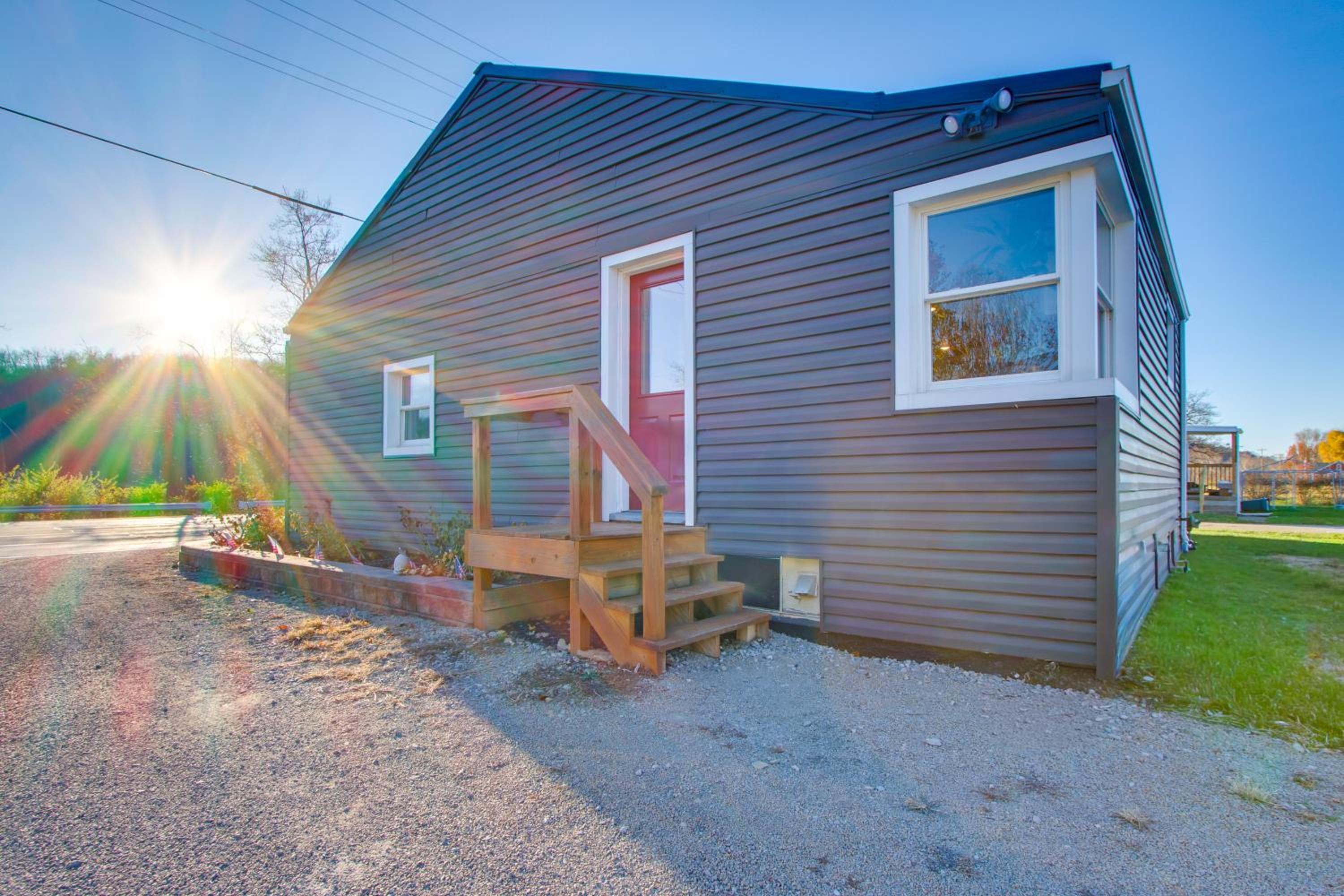 Fully Updated! Zanesville Home with River Views