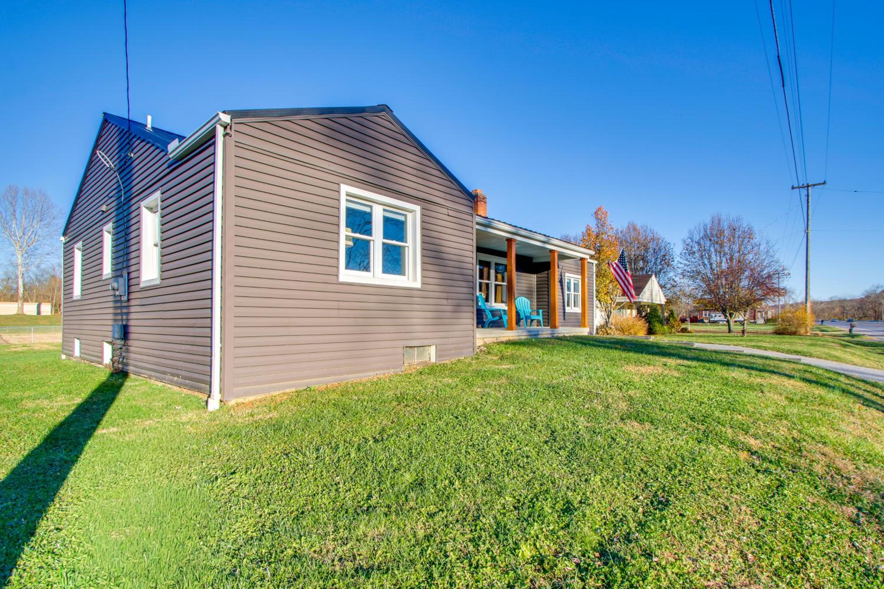 Fully Updated! Zanesville Home with River Views