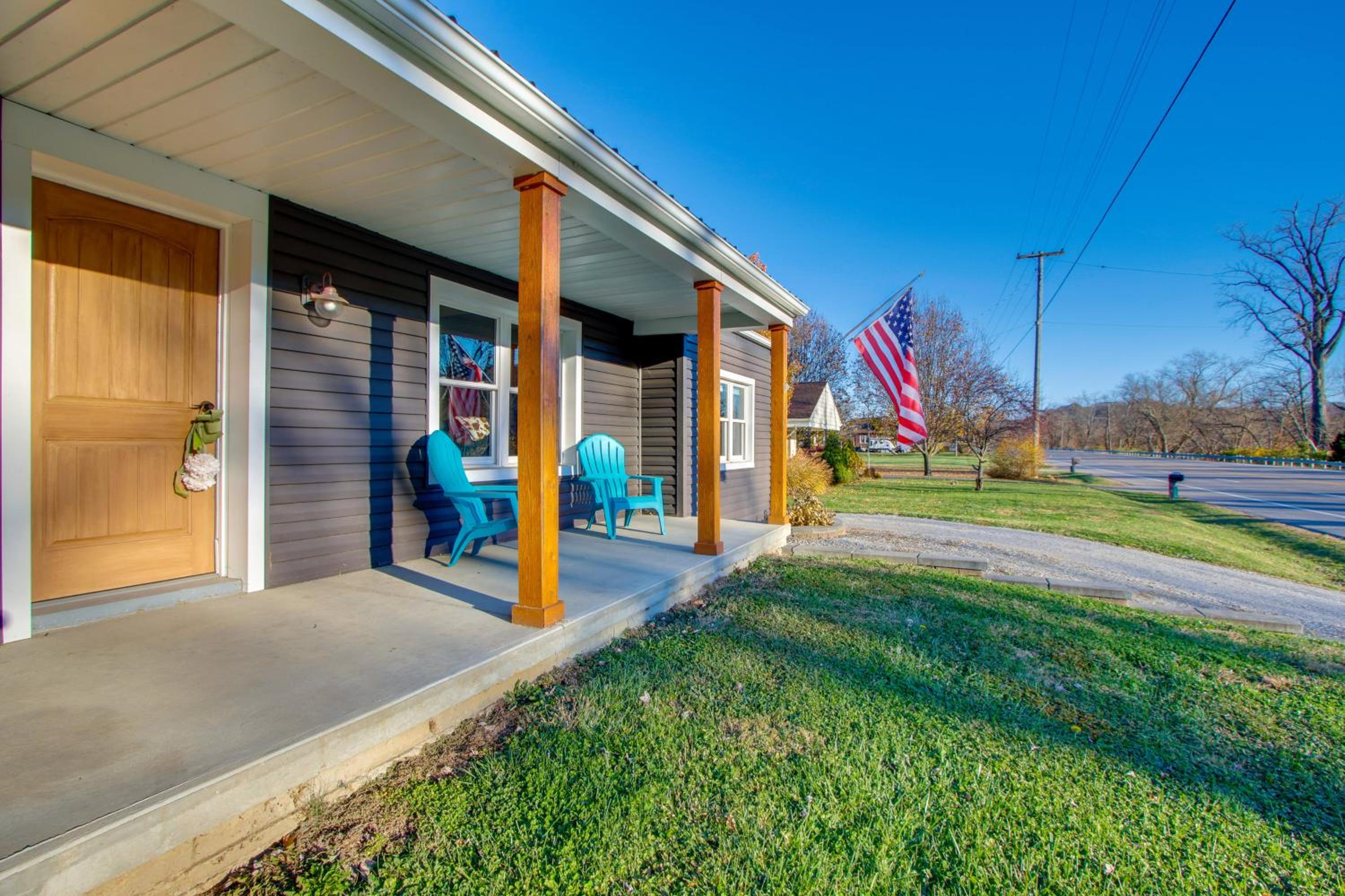 Fully Updated! Zanesville Home with River Views