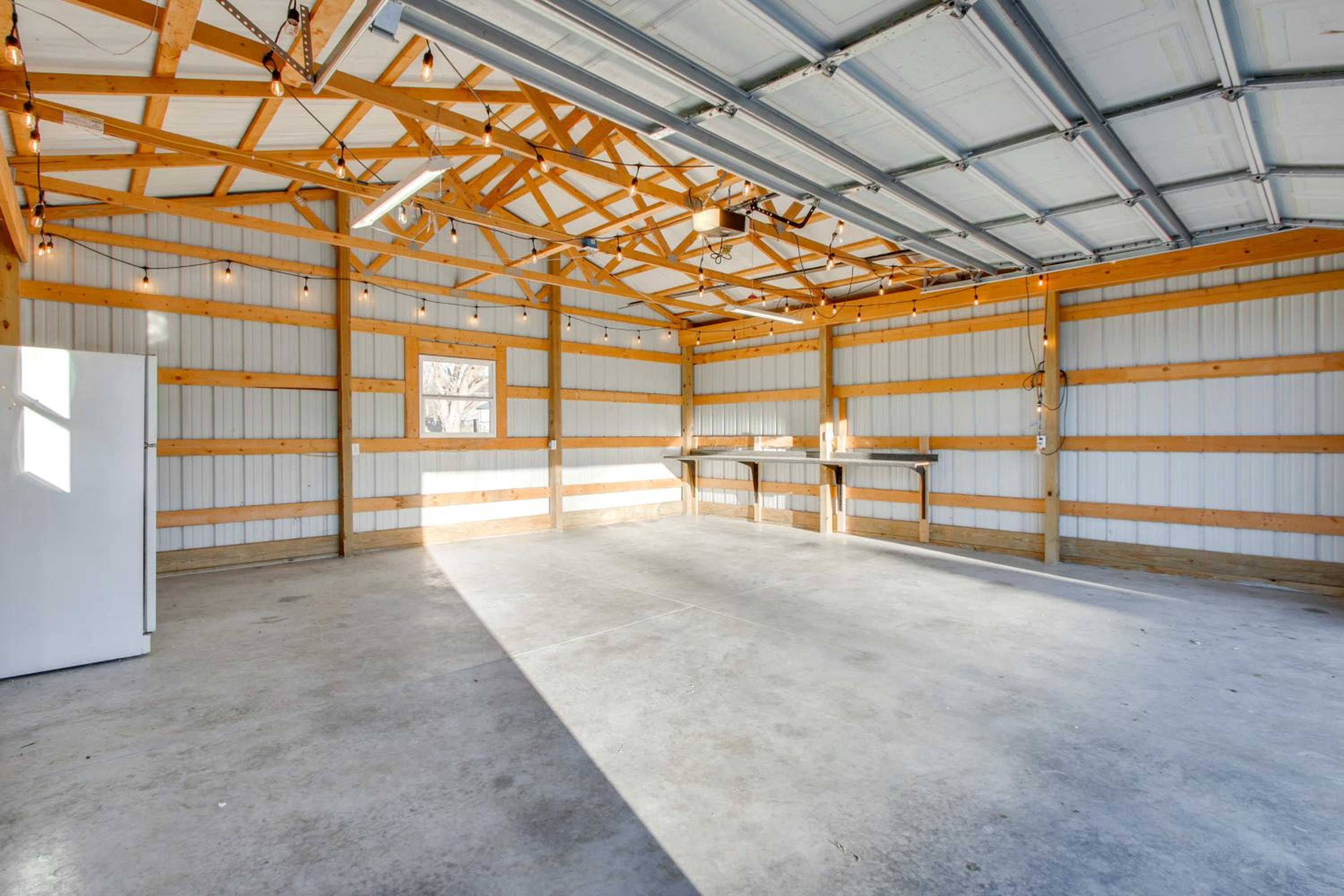 Fully Updated! Zanesville Home with River Views