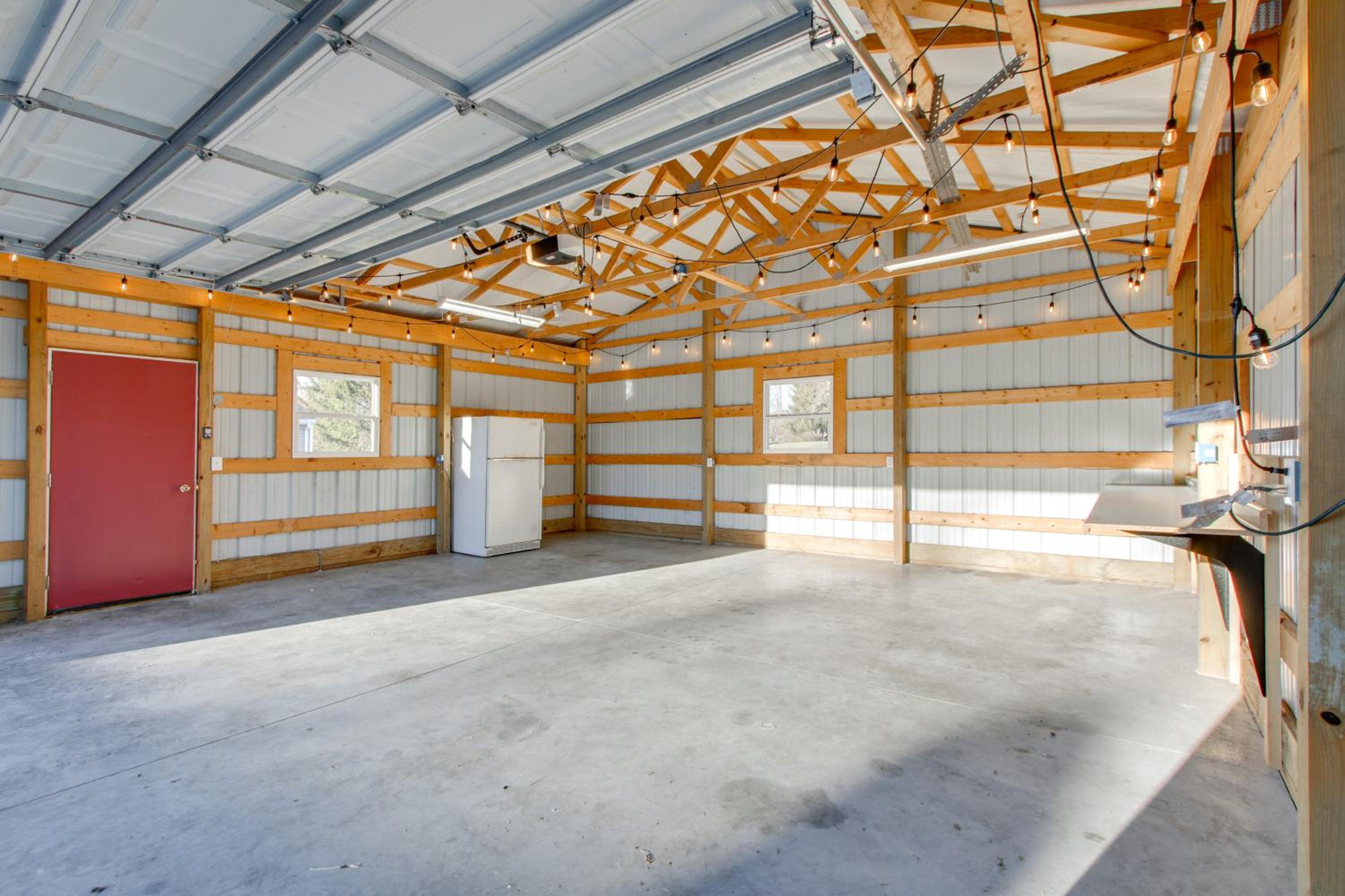 Fully Updated! Zanesville Home with River Views