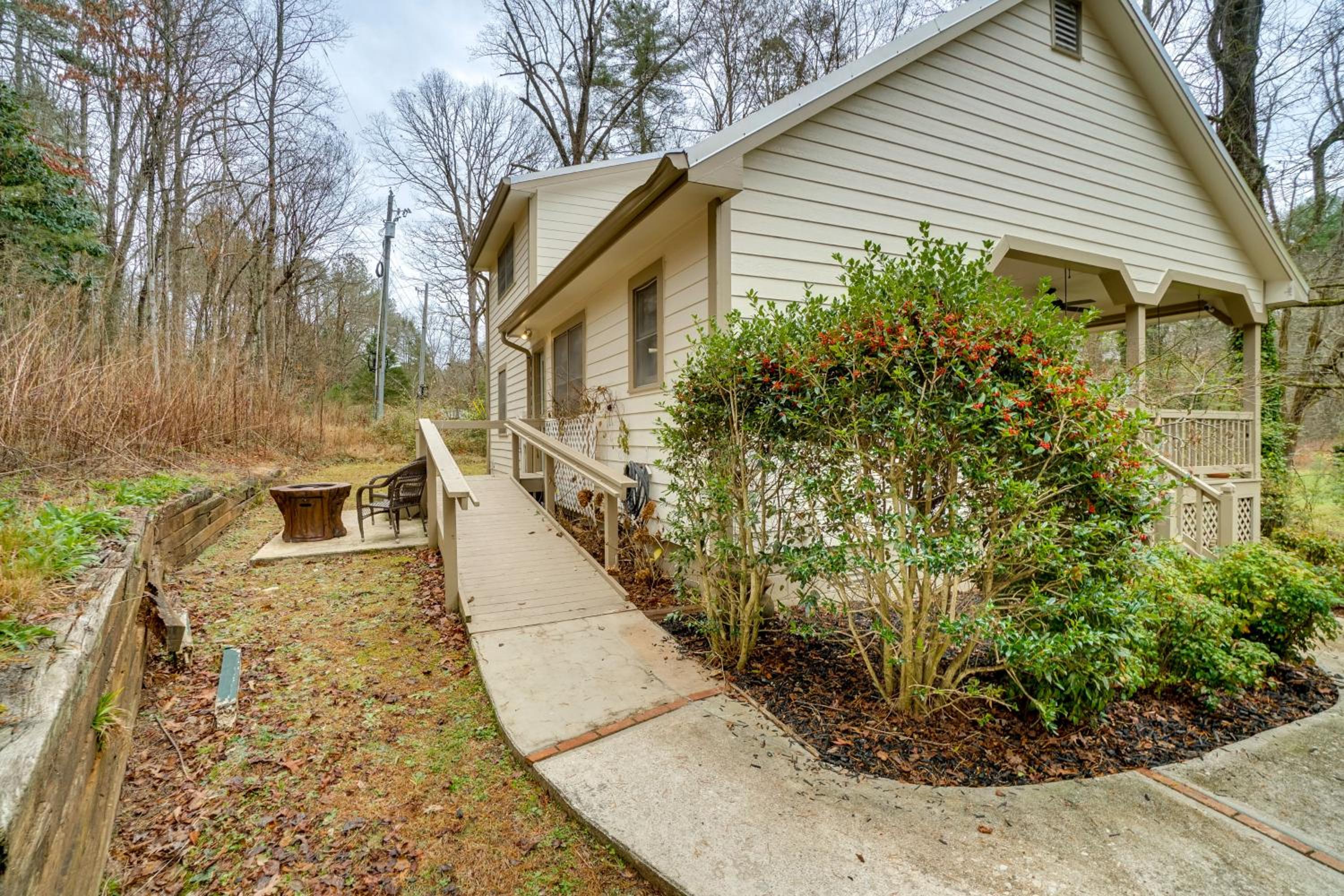5 Forested Acres! Peaceful Retreat 4 Mi to Helen