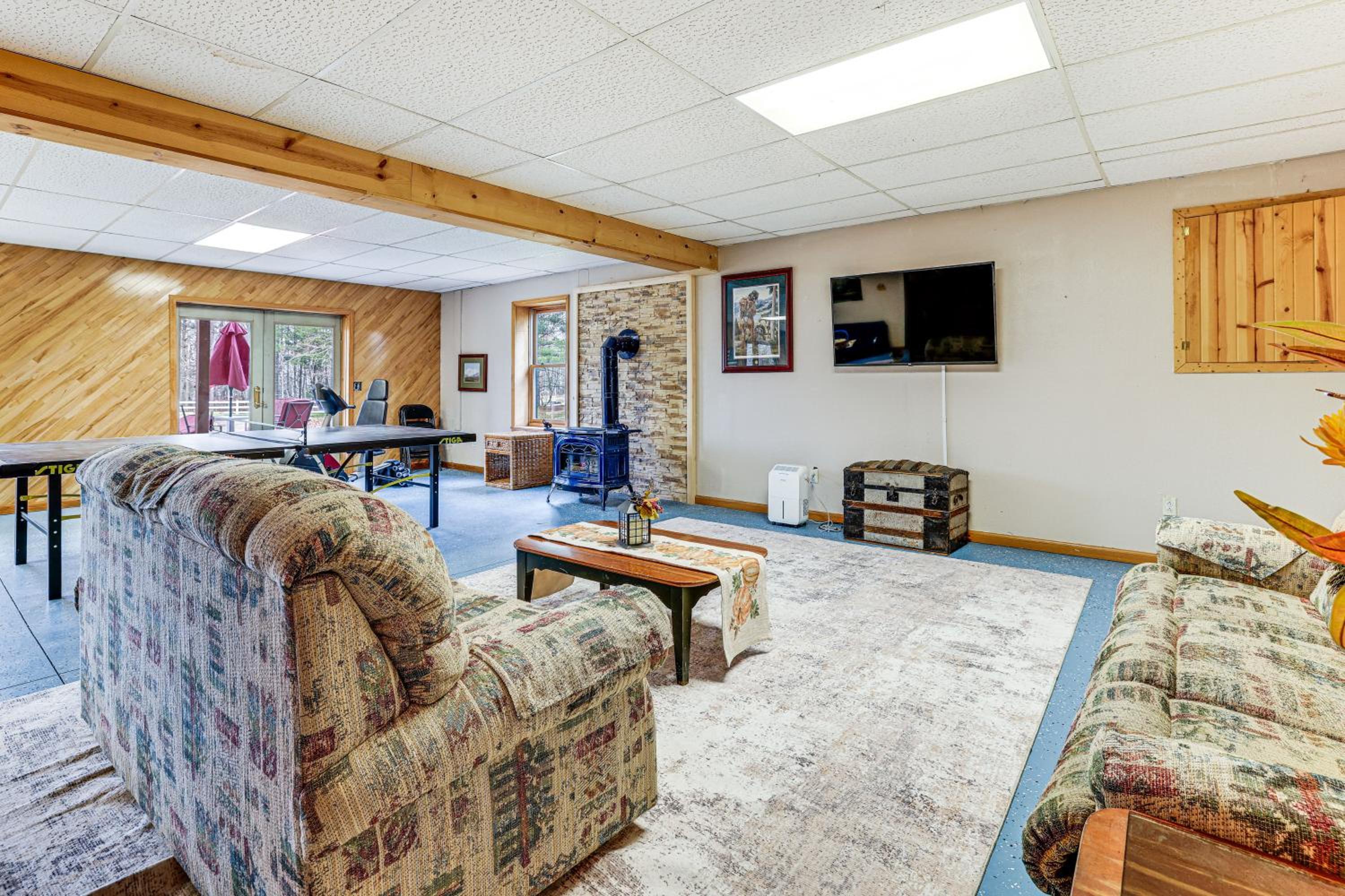 Spacious Log Home with 13 Acres, Ponds and Fire Pit!