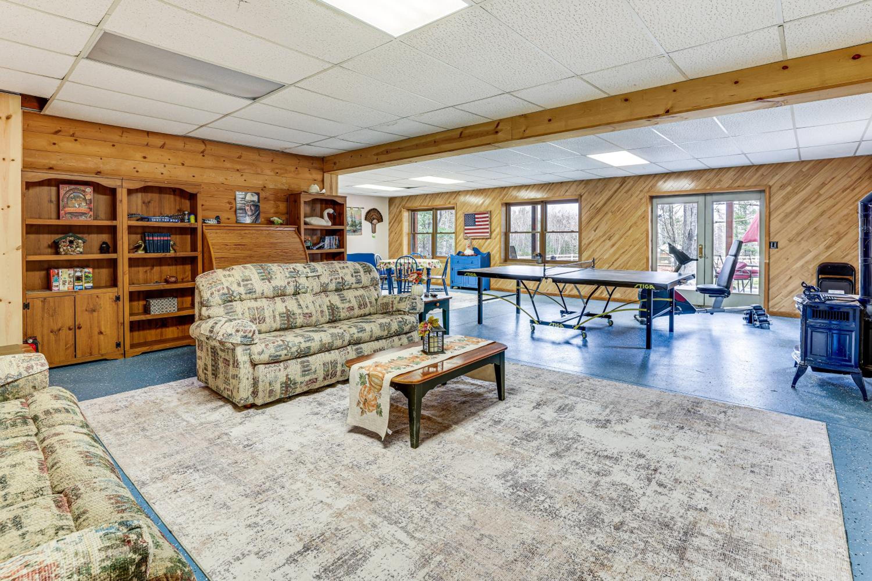 Spacious Log Home with 13 Acres, Ponds and Fire Pit!