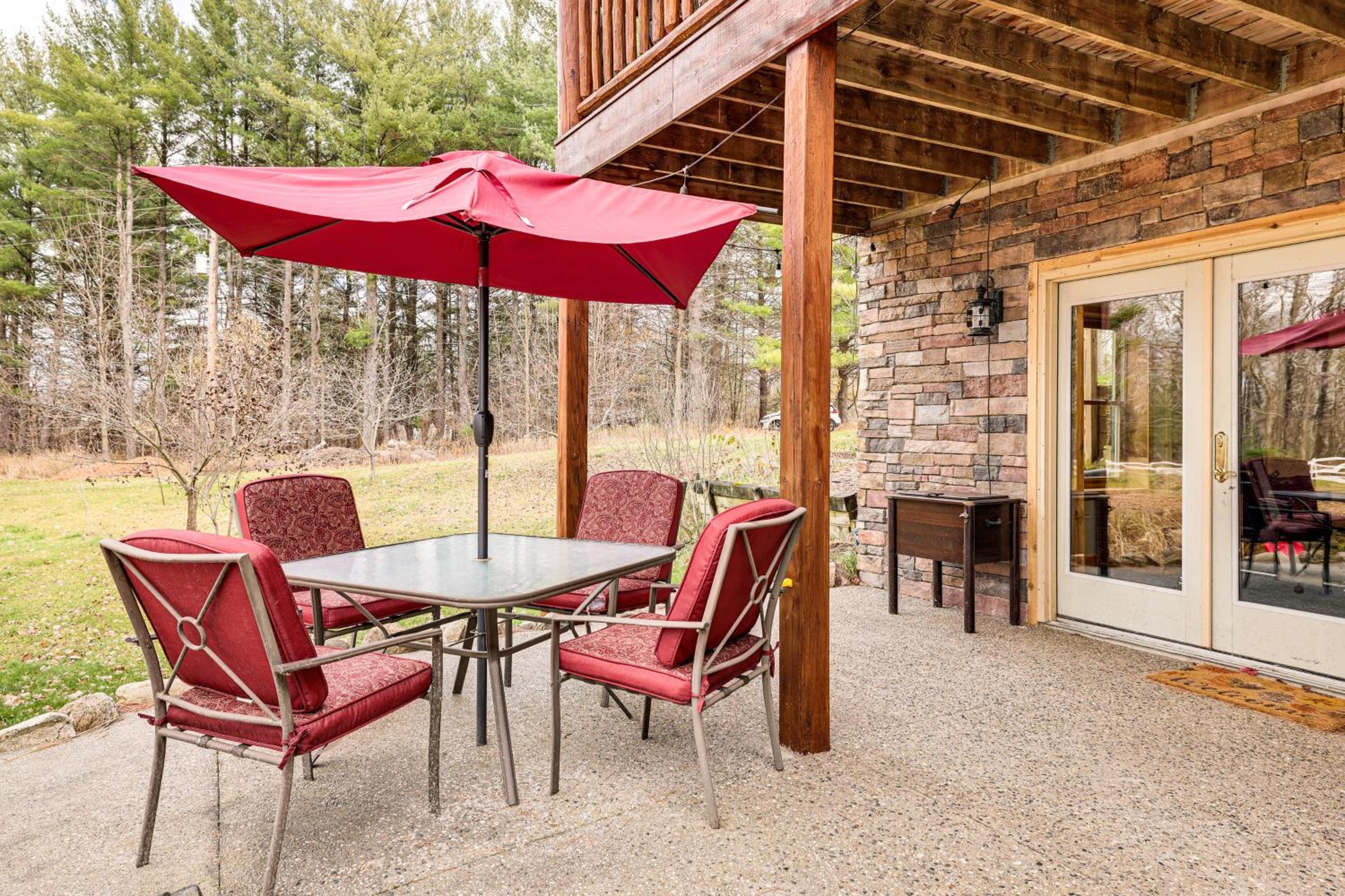 Spacious Log Home with 13 Acres, Ponds and Fire Pit!