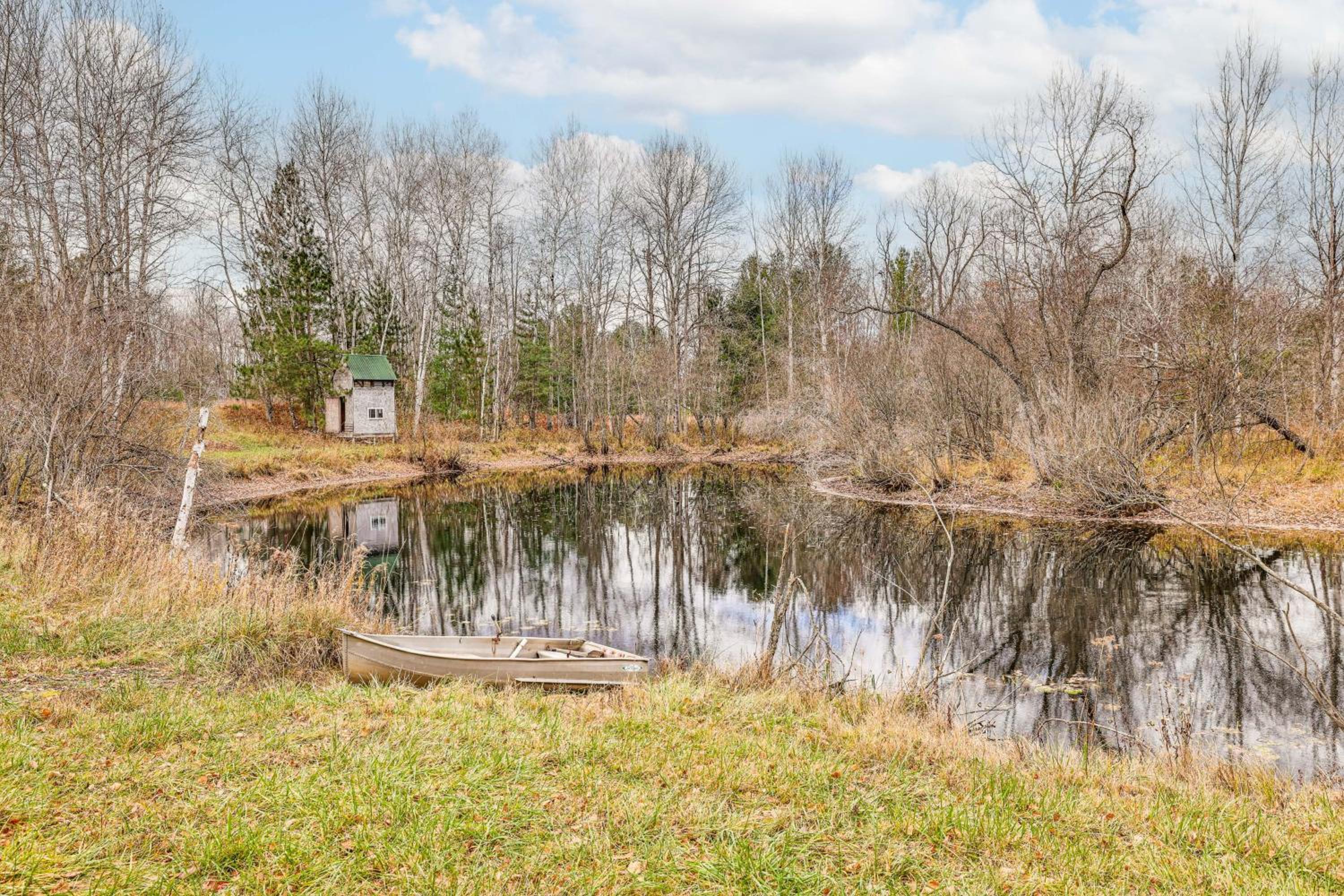 Spacious Log Home with 13 Acres, Ponds and Fire Pit!
