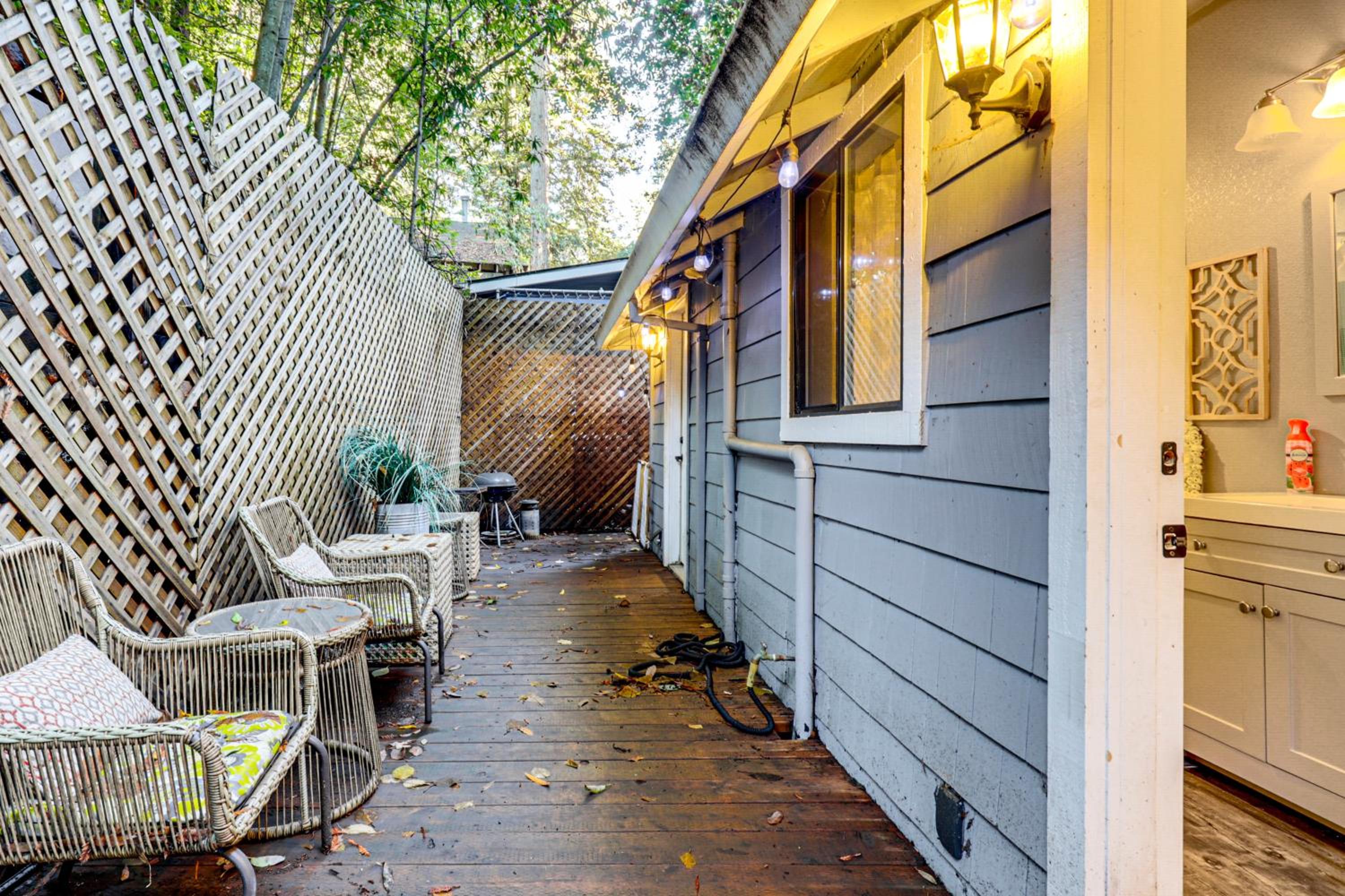 Russian River Retreat! Woodsy Guerneville Bungalow
