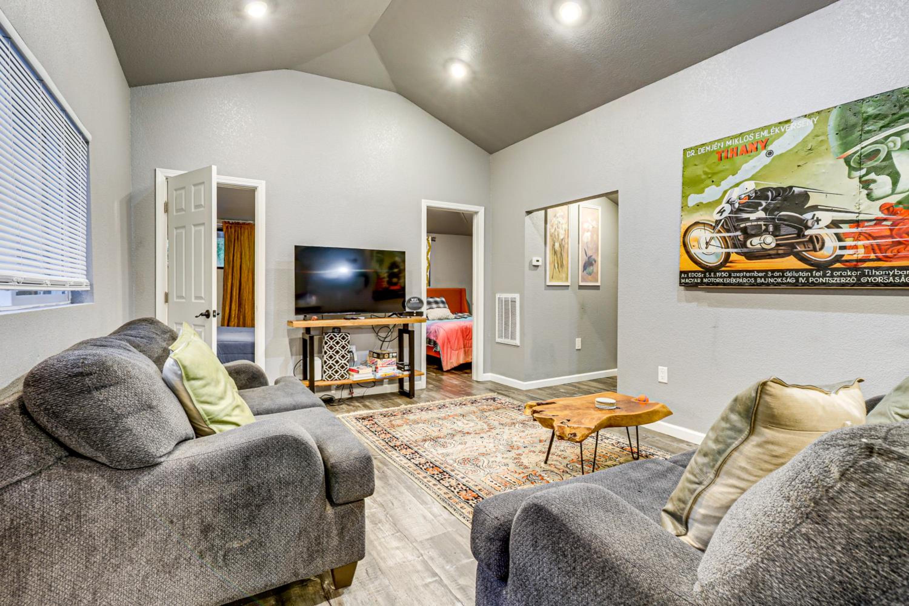 Russian River Retreat! Woodsy Guerneville Bungalow