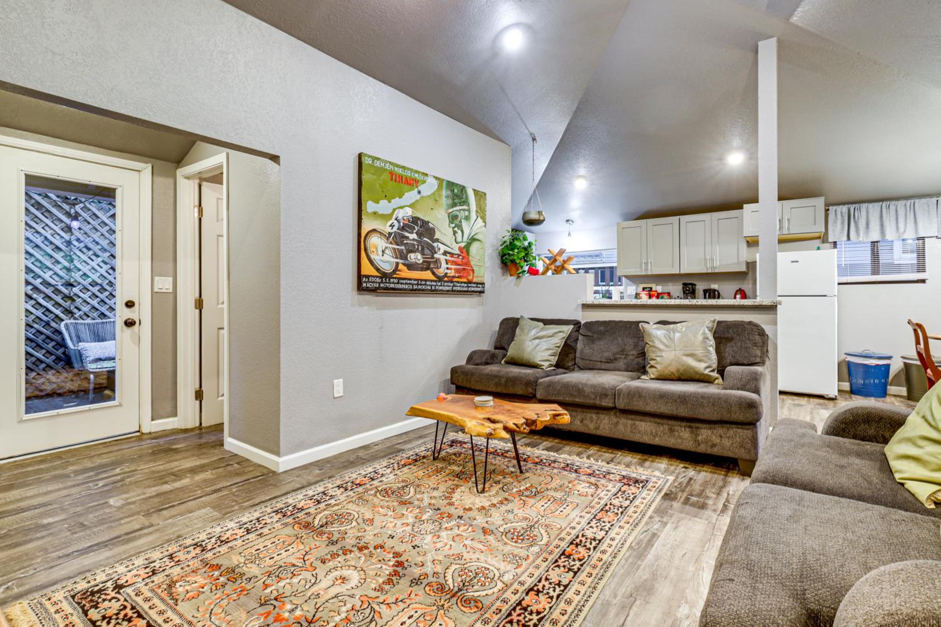 Russian River Retreat! Woodsy Guerneville Bungalow