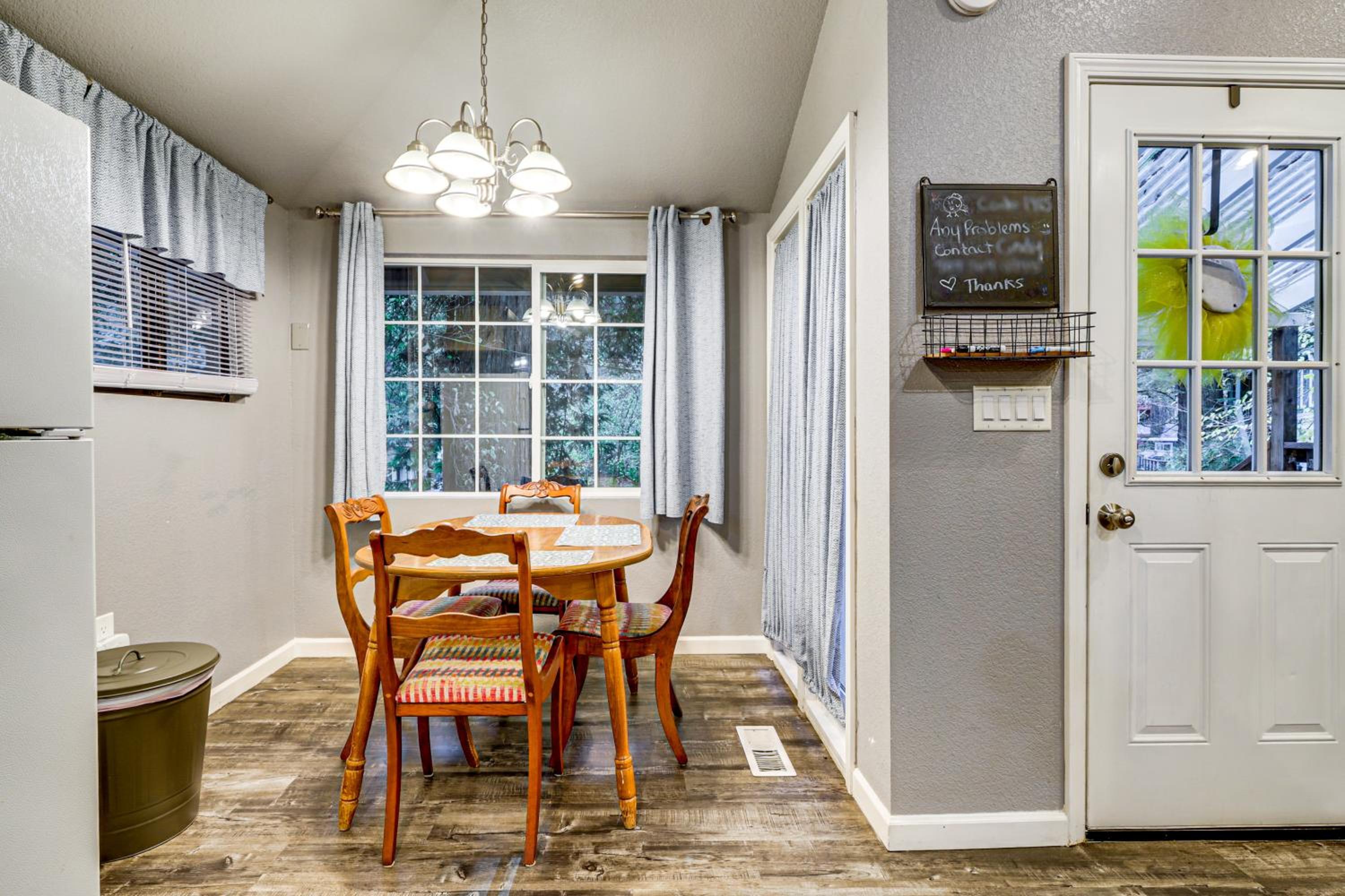 Russian River Retreat! Woodsy Guerneville Bungalow