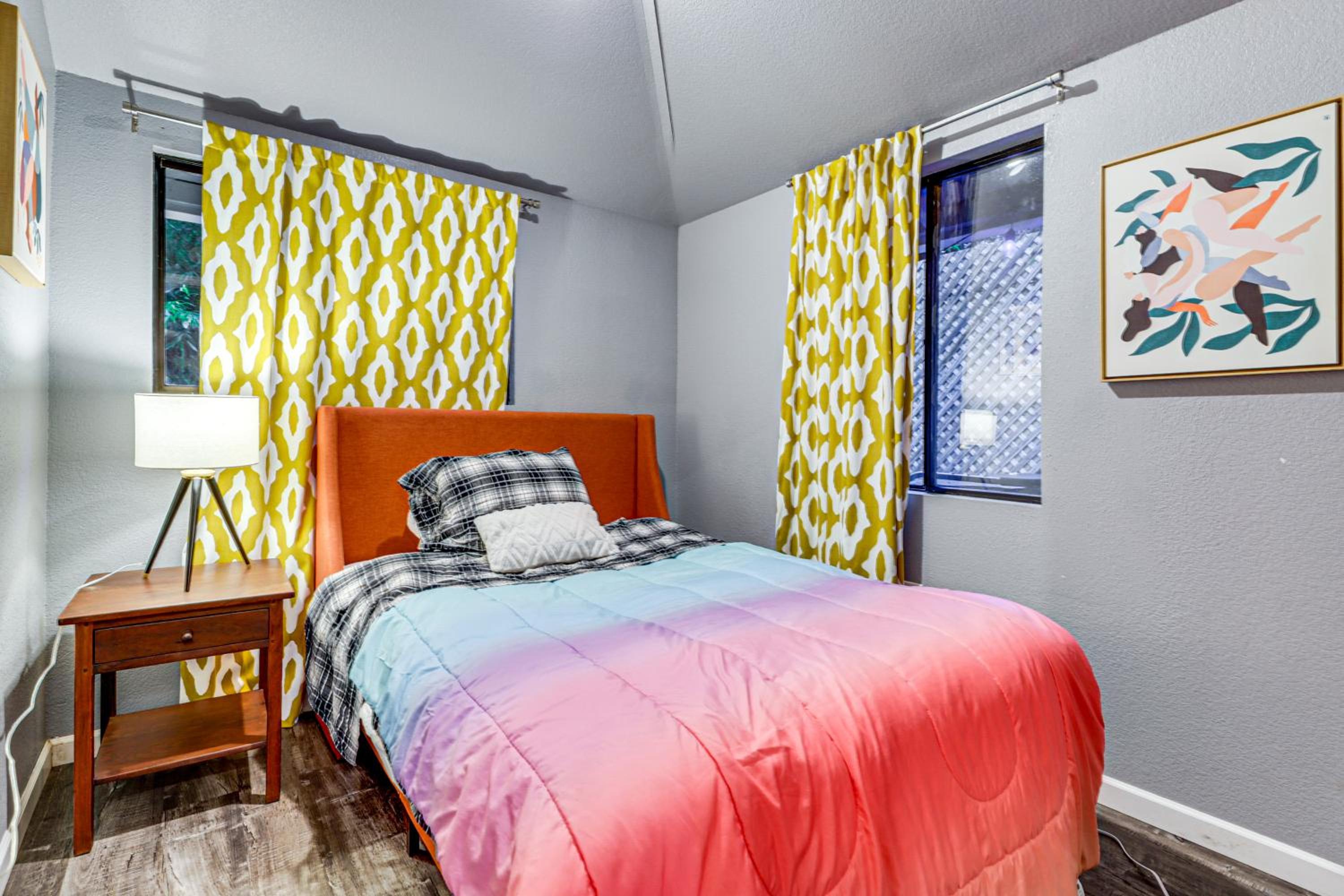 Russian River Retreat! Woodsy Guerneville Bungalow