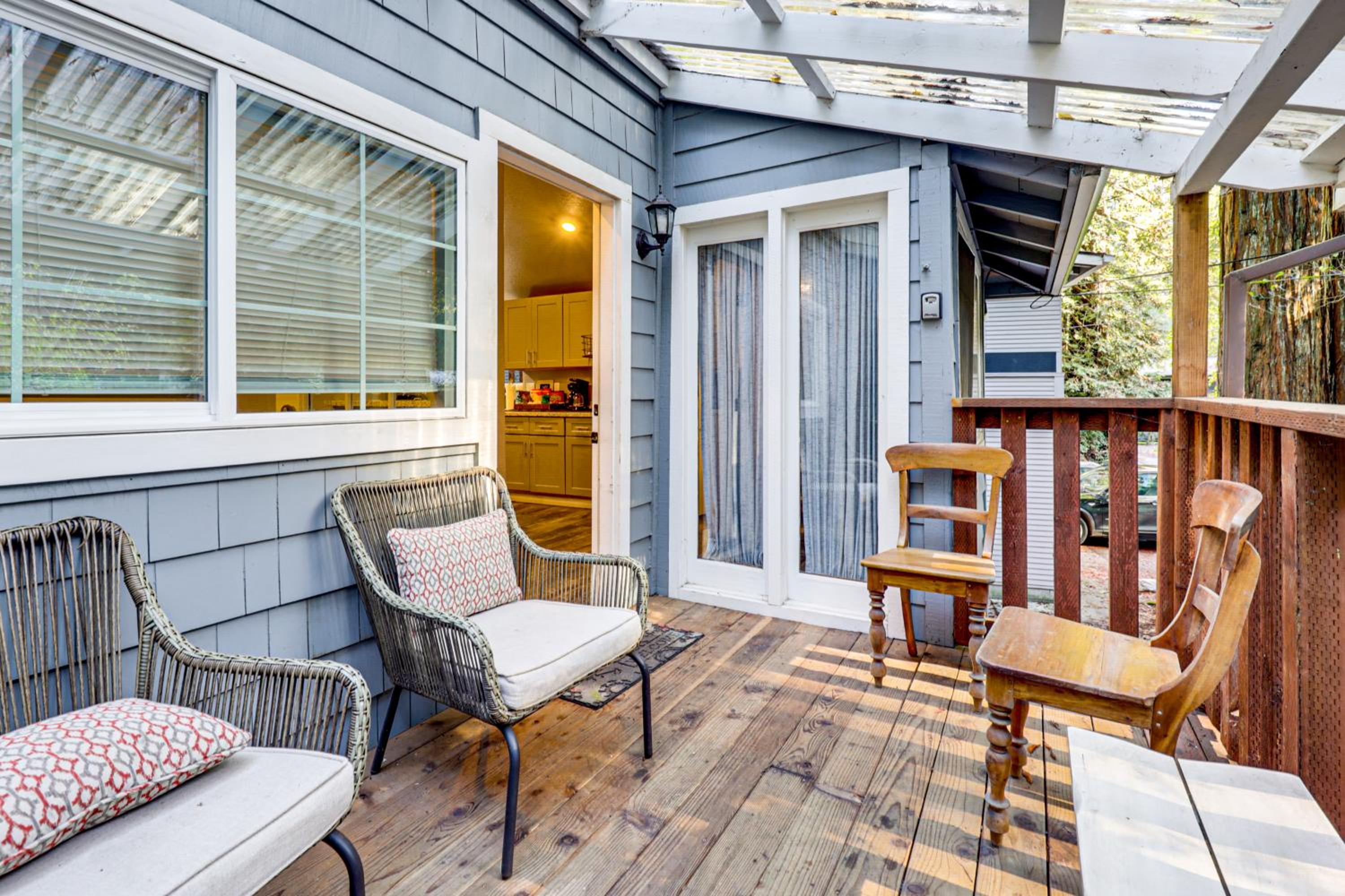 Russian River Retreat! Woodsy Guerneville Bungalow
