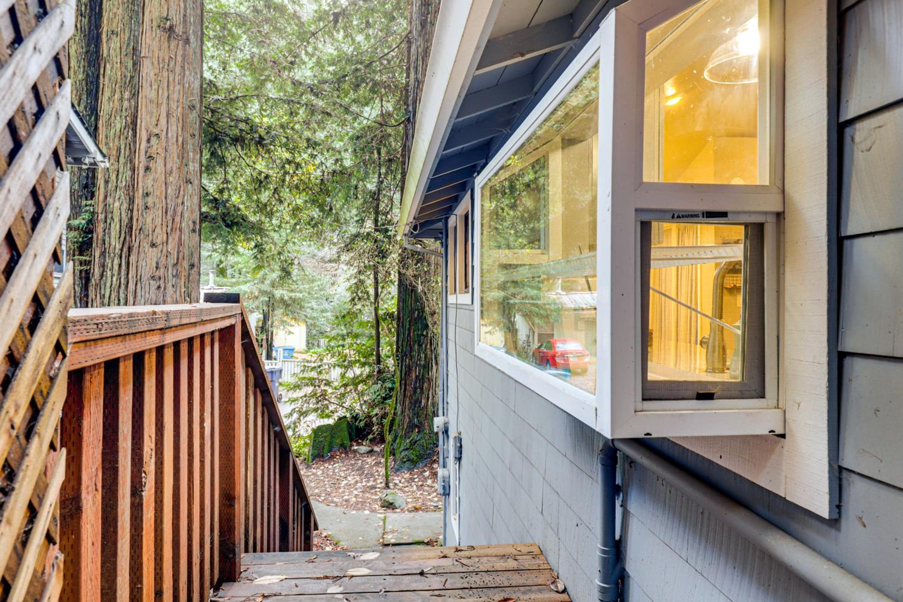 Russian River Retreat! Woodsy Guerneville Bungalow