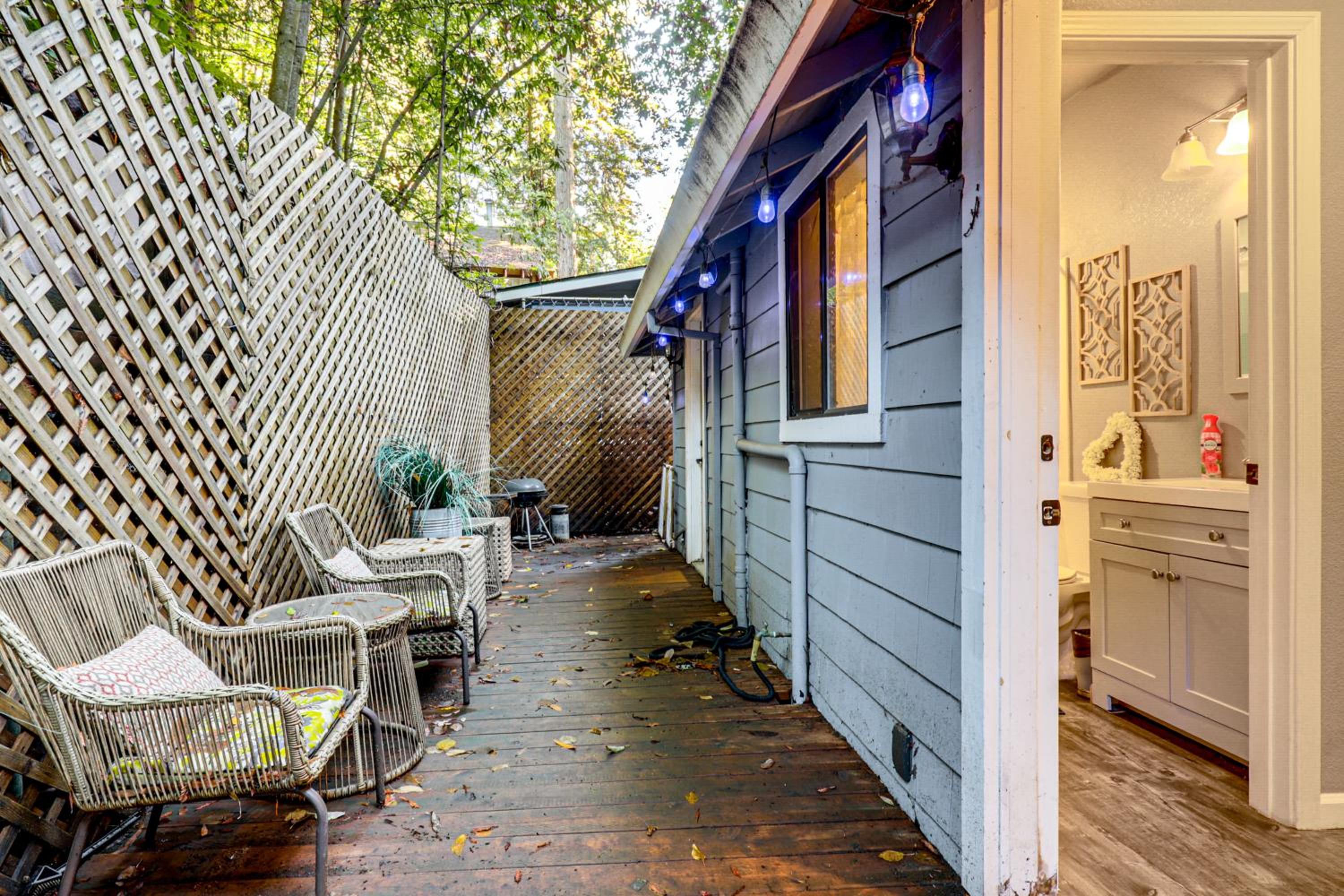 Russian River Retreat! Woodsy Guerneville Bungalow