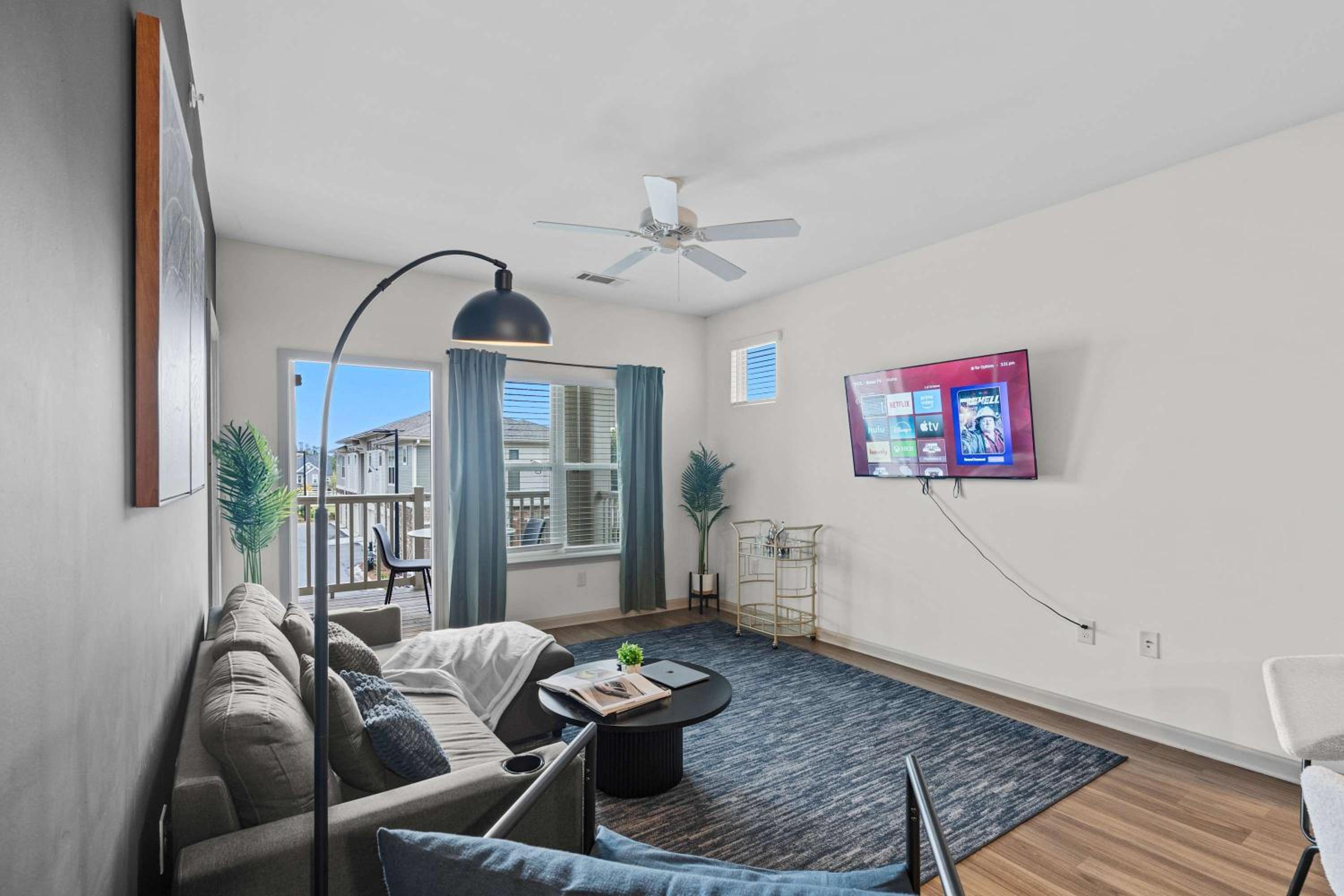 4BR King Bed Luxe Amenities Airport