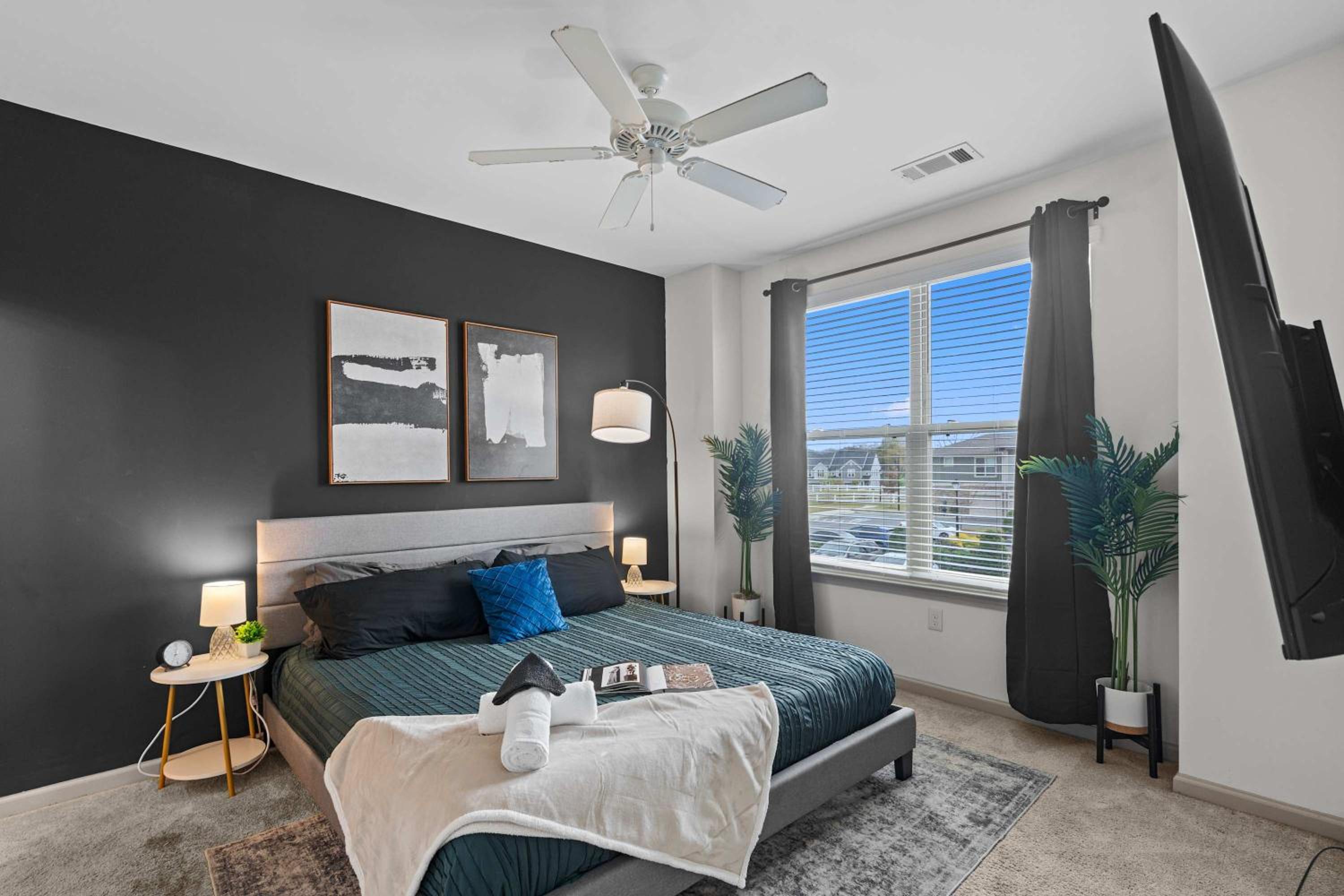 4BR King Bed Luxe Amenities Airport