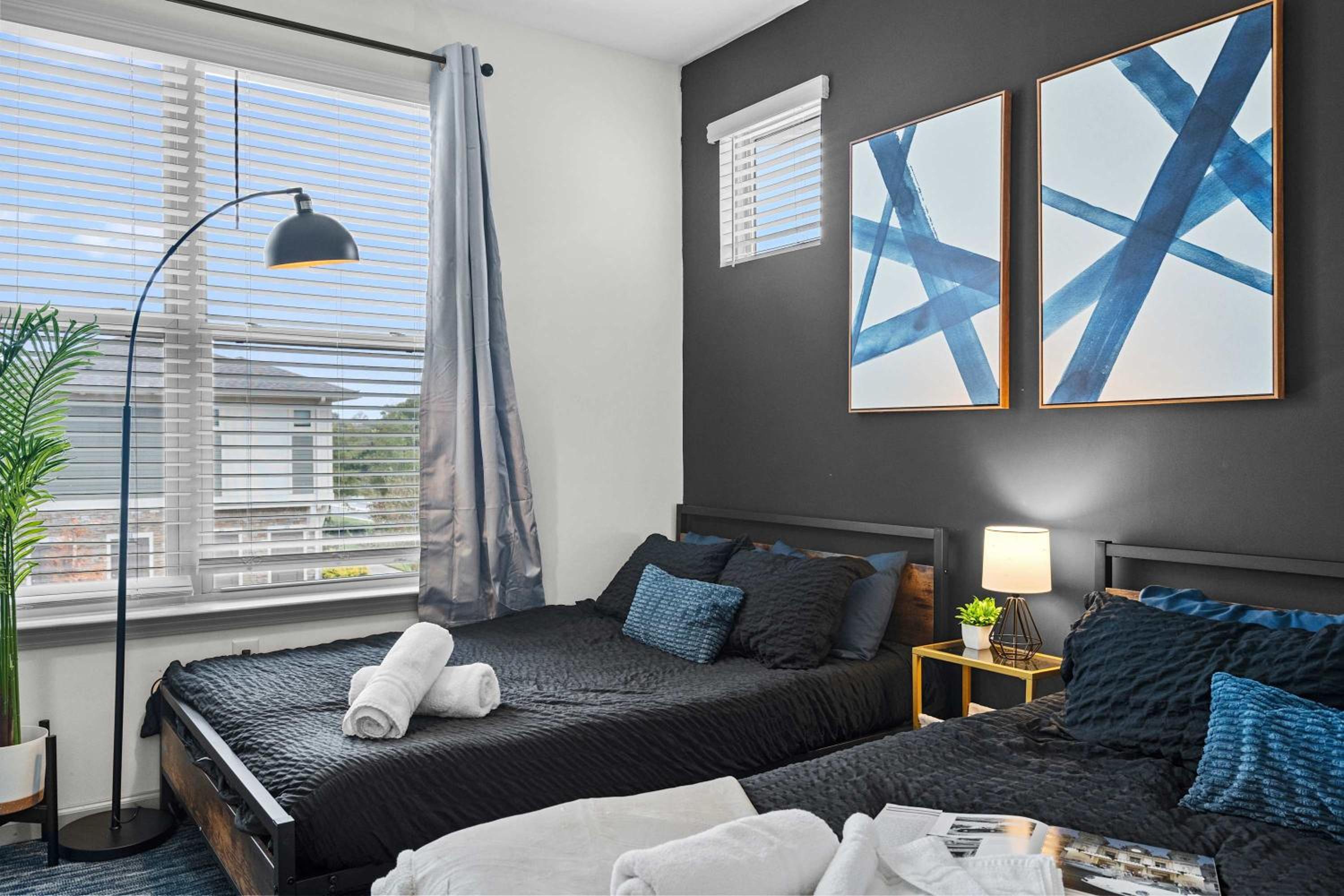 4BR King Bed Luxe Amenities Airport