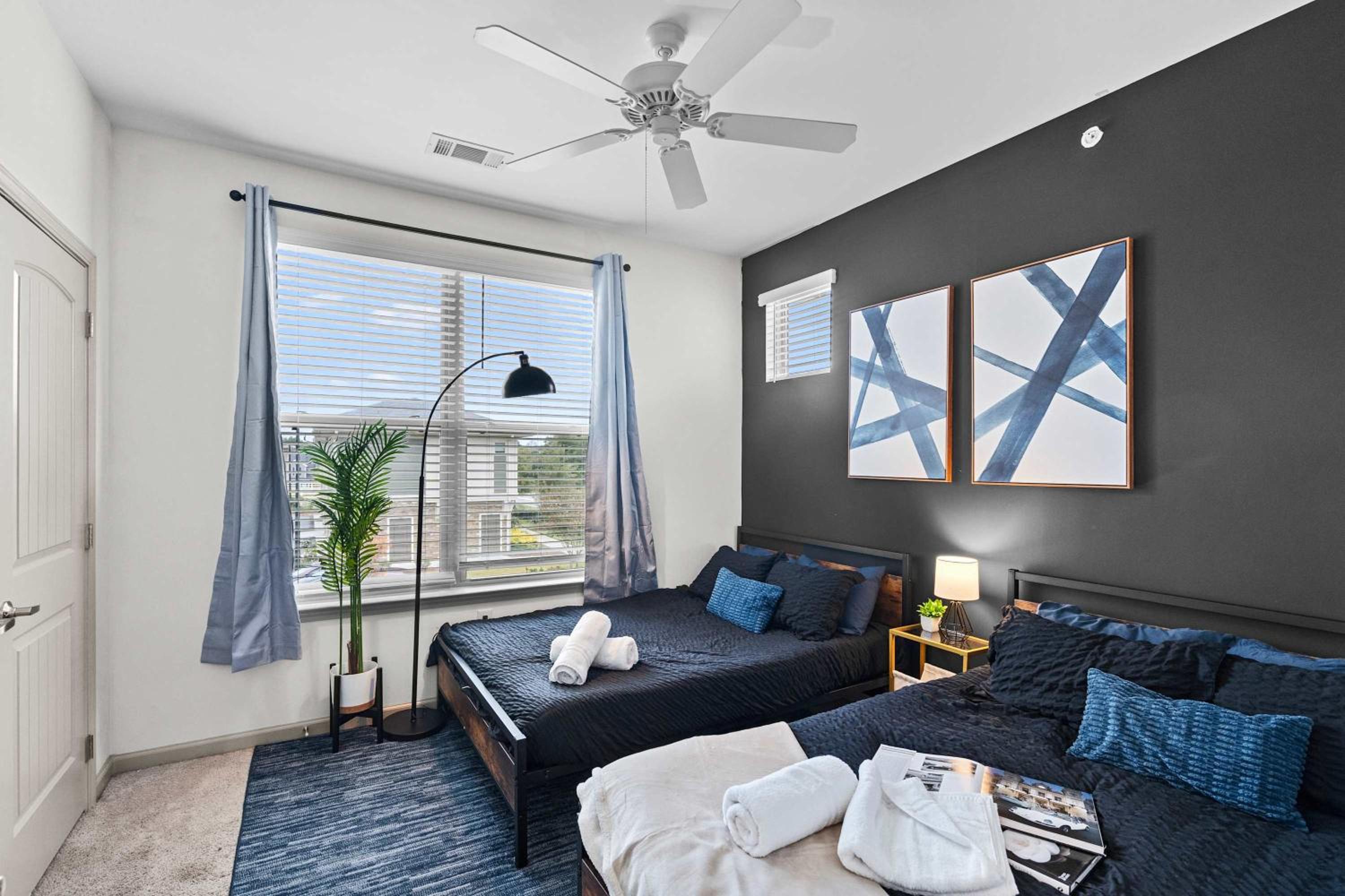 4BR King Bed Luxe Amenities Airport