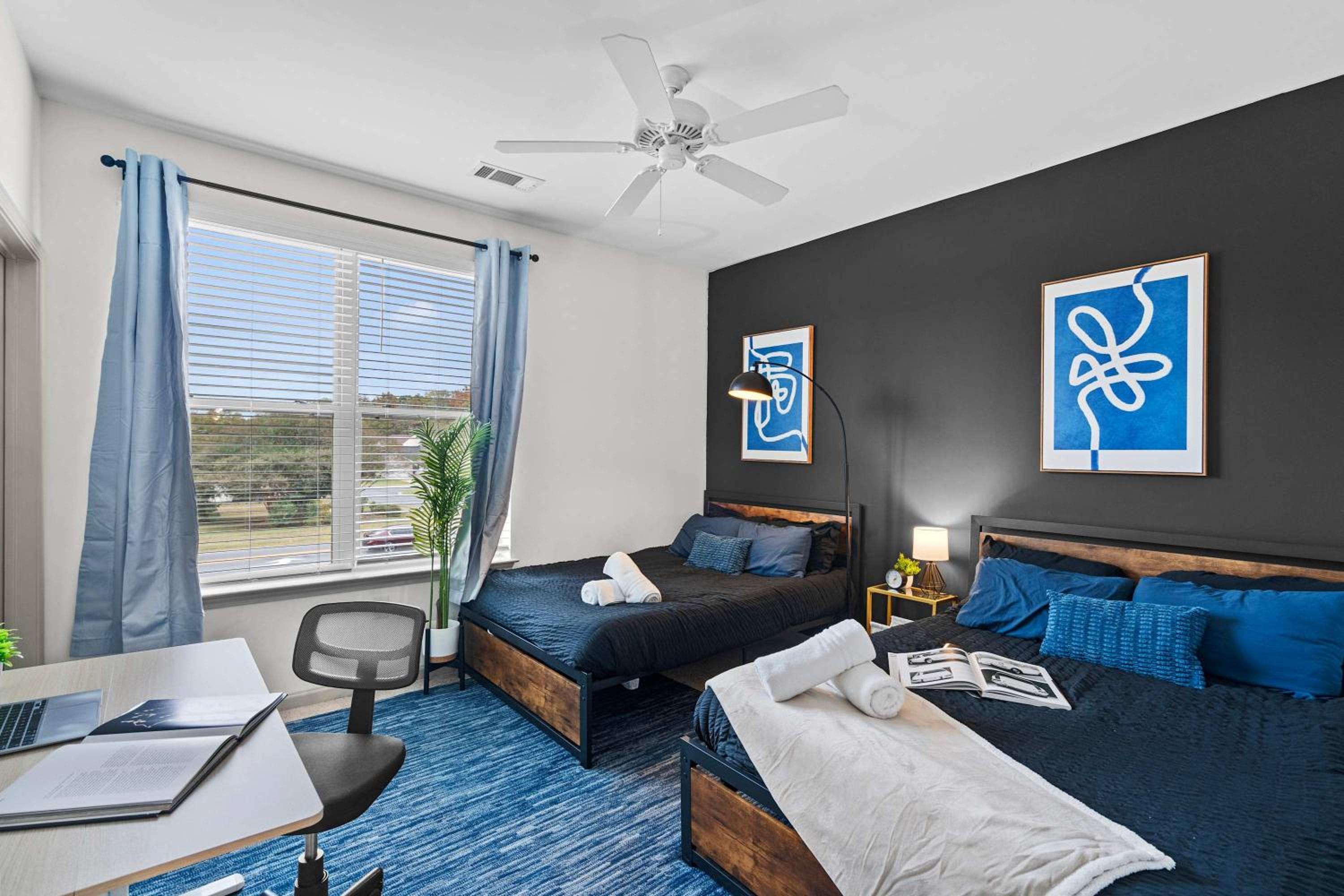 4BR King Bed Luxe Amenities Airport