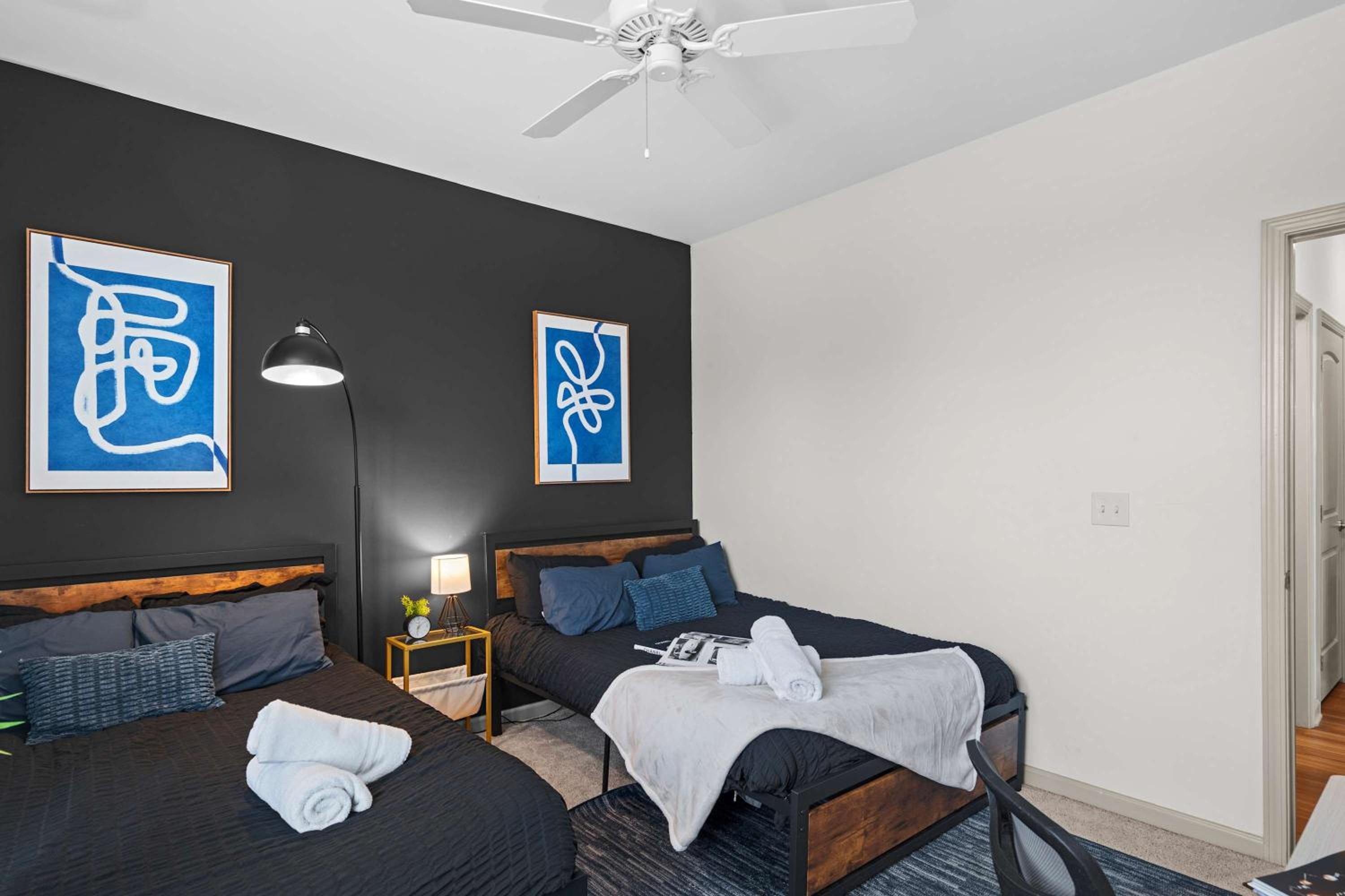 4BR King Bed Luxe Amenities Airport
