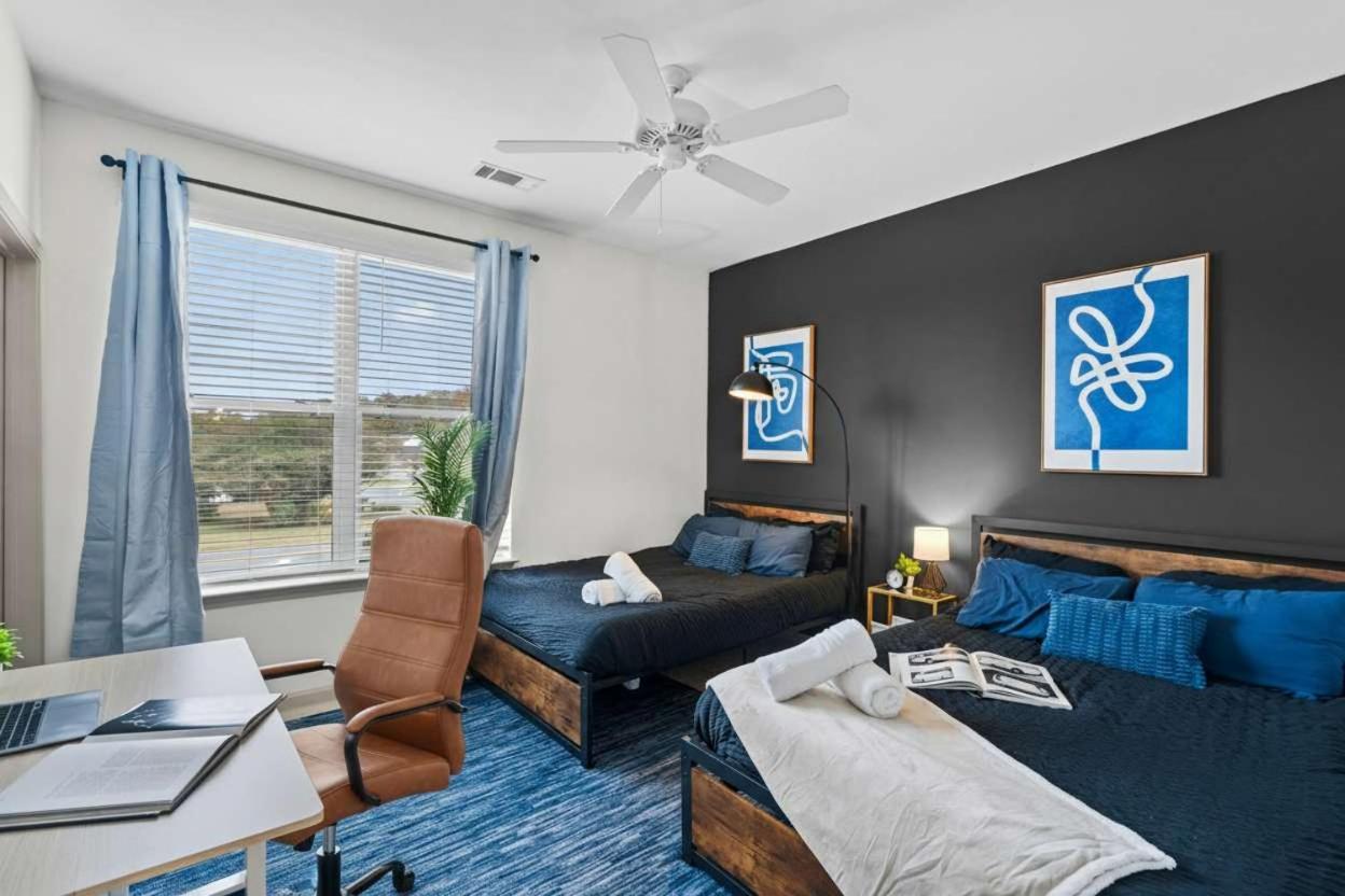 4BR King Bed Luxe Amenities Airport