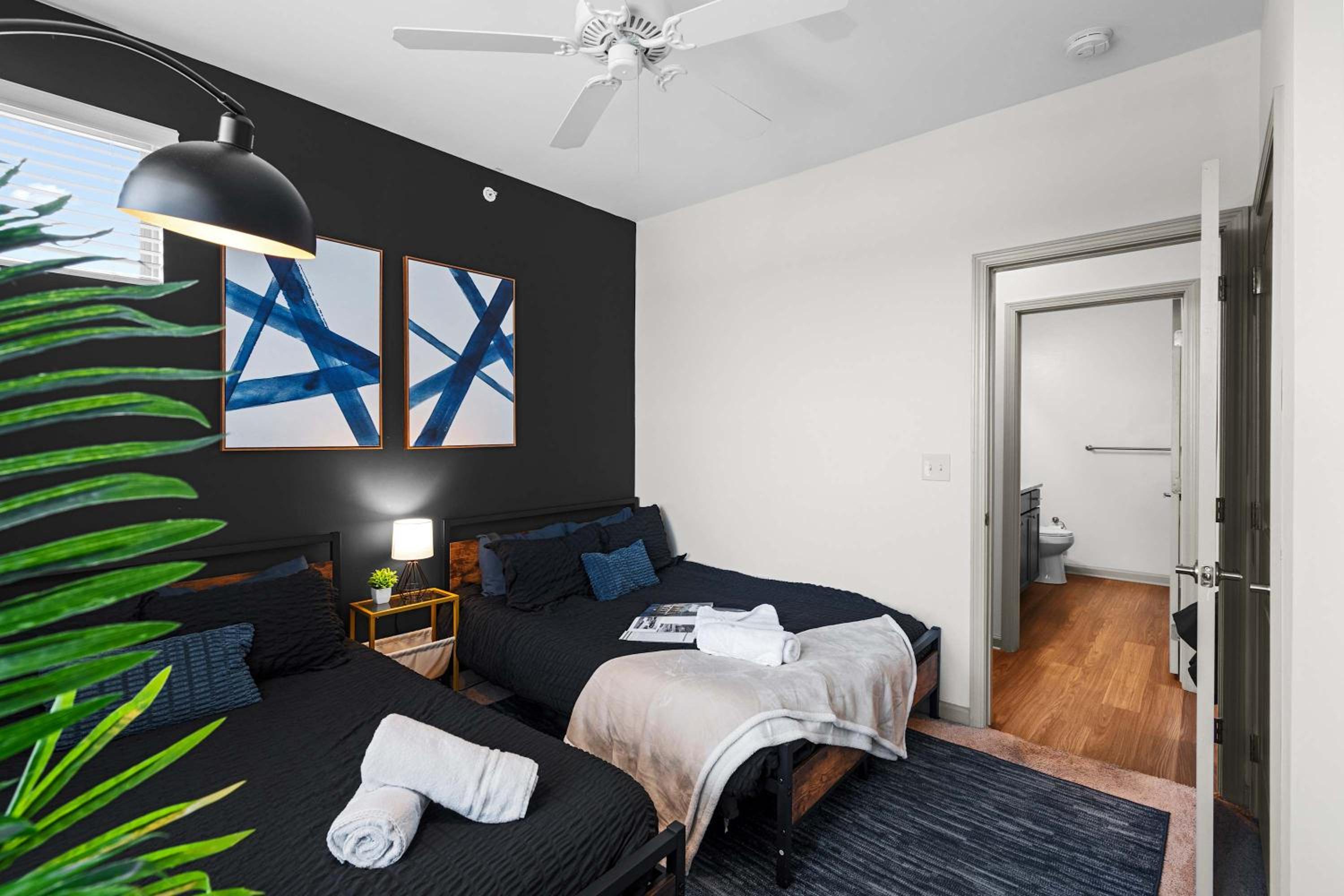 4BR King Bed Luxe Amenities Airport