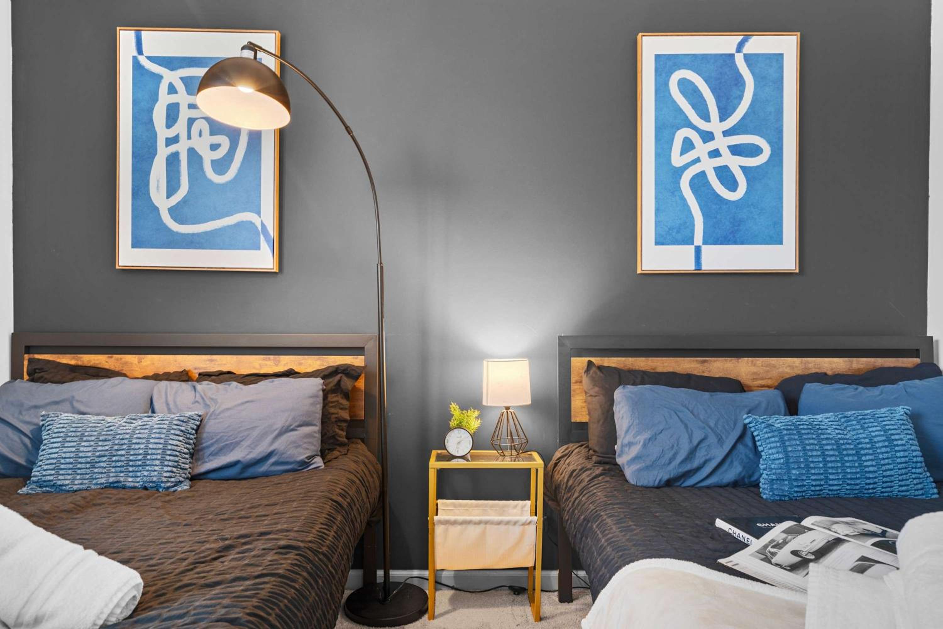 4BR King Bed Luxe Amenities Airport