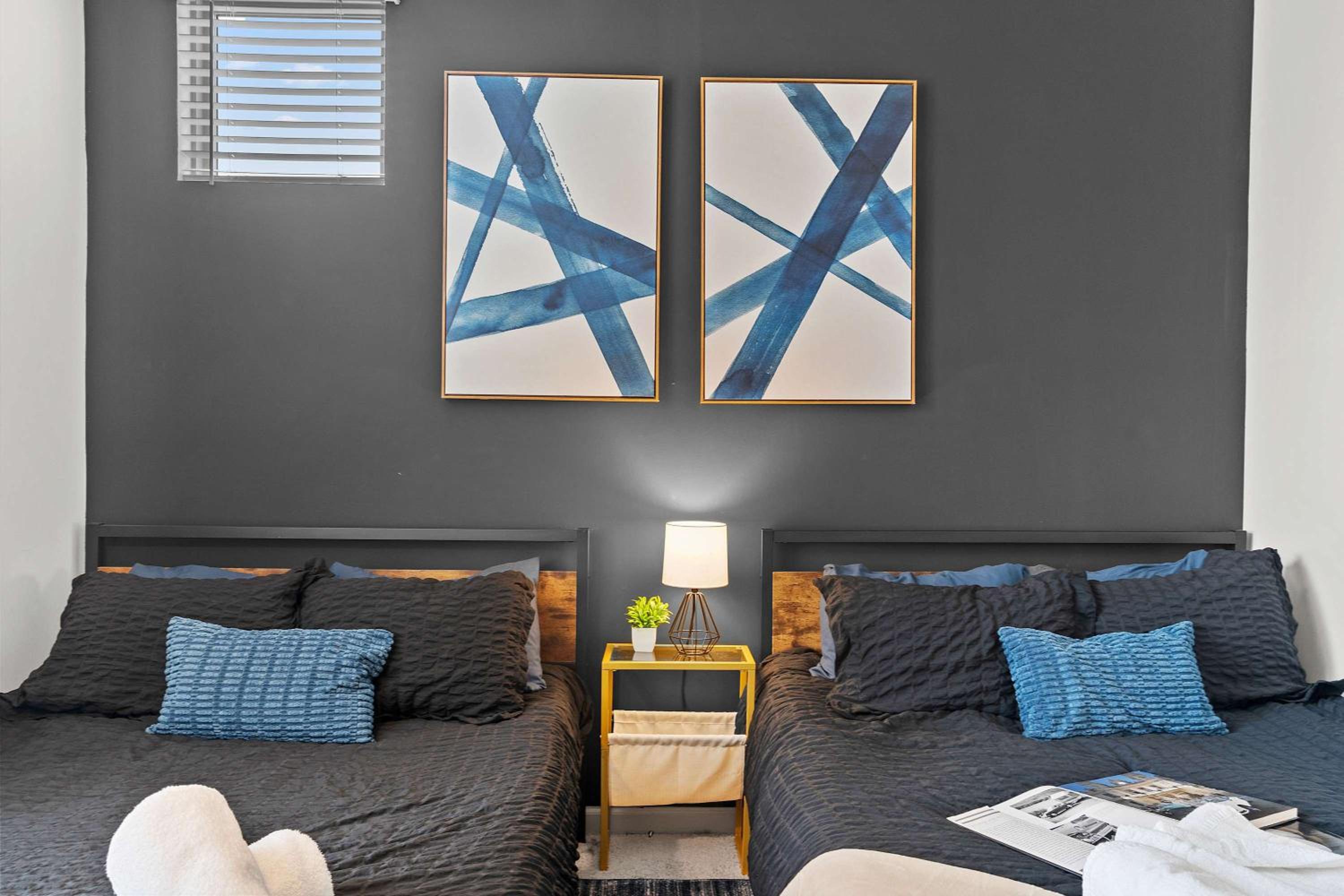 4BR King Bed Luxe Amenities Airport