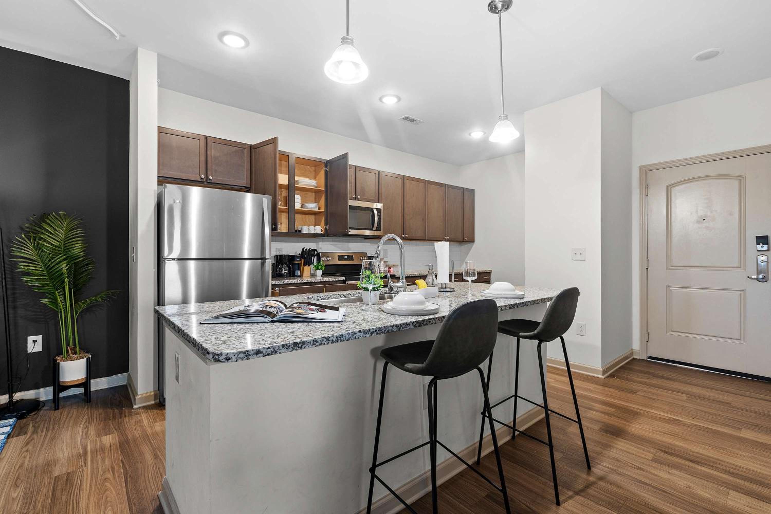 4BR King Bed Luxe Amenities Airport