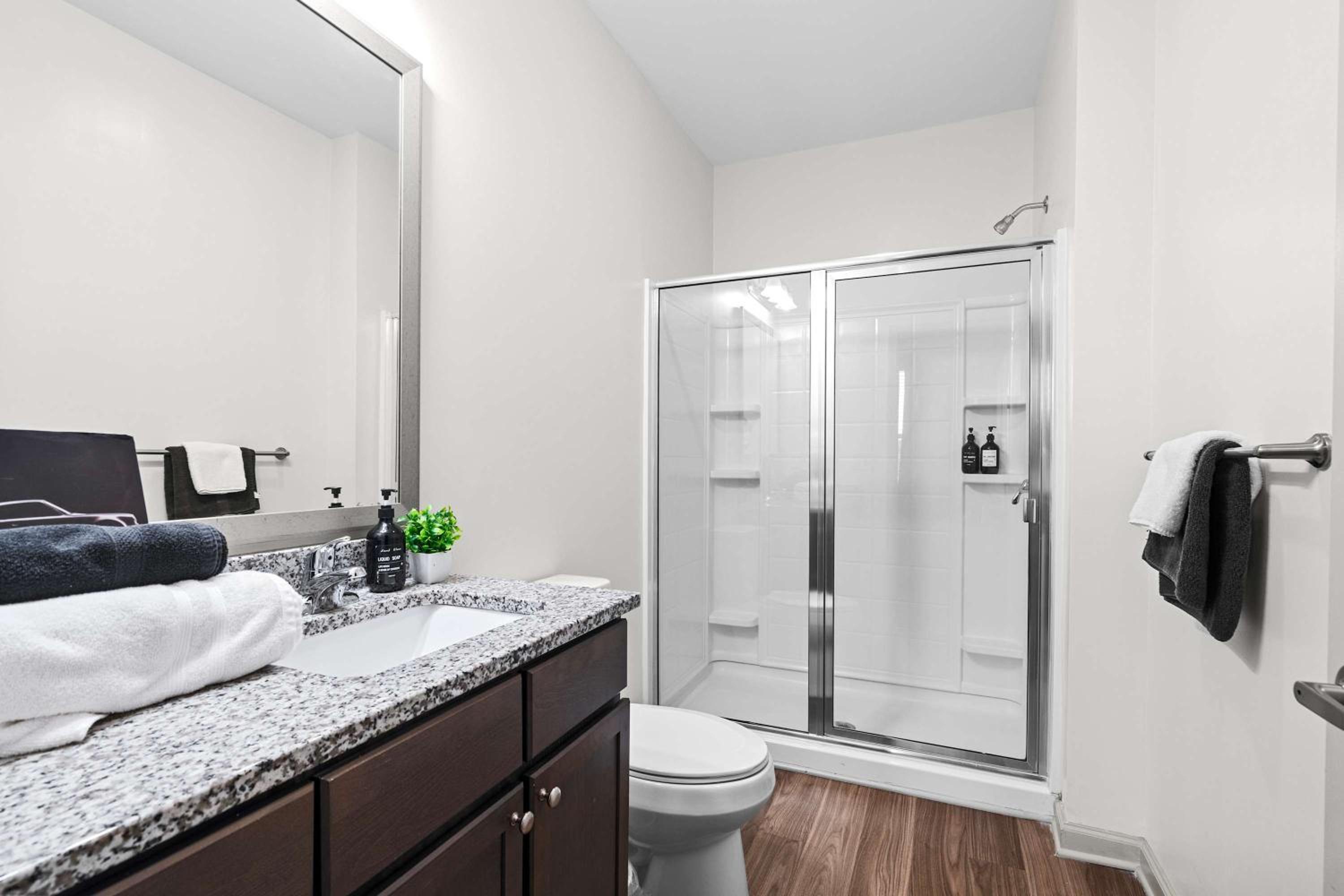 4BR King Bed Luxe Amenities Airport