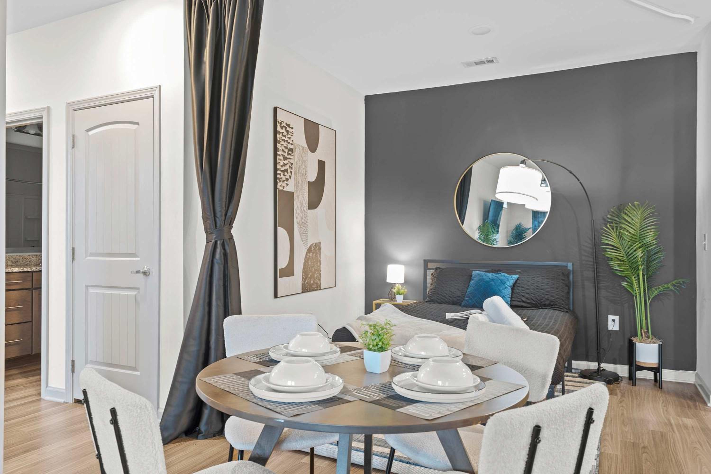 4BR King Bed Luxe Amenities Airport