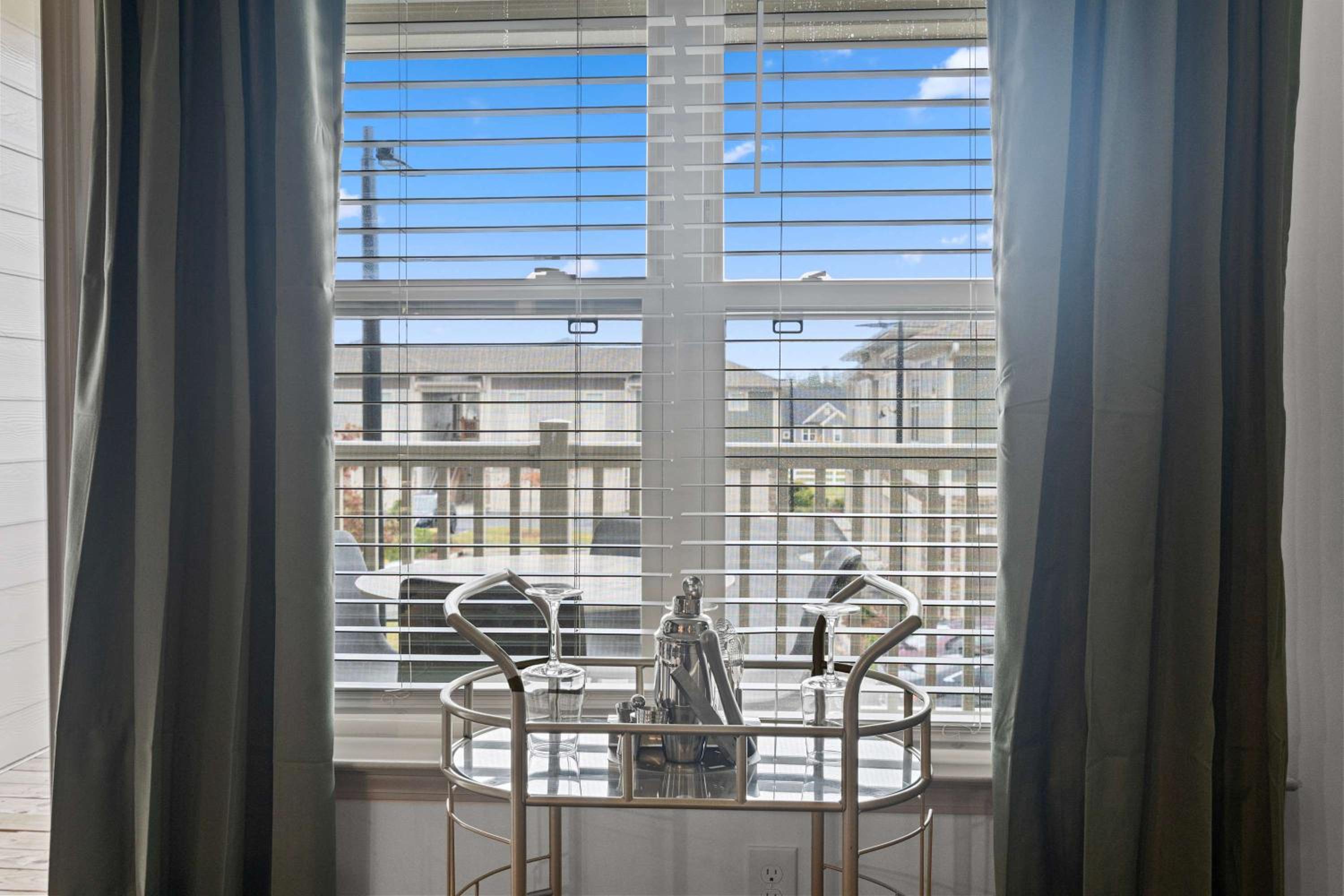 4BR King Bed Luxe Amenities Airport