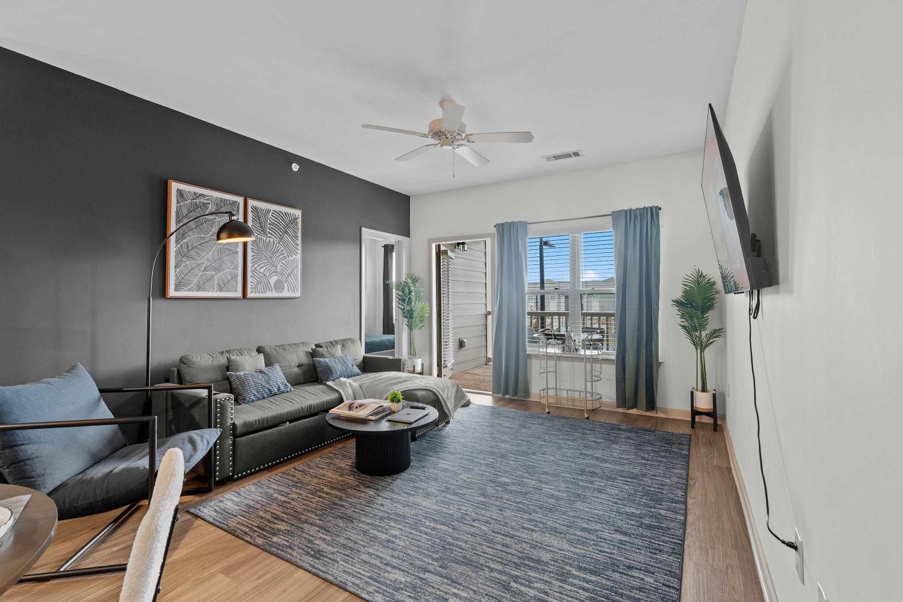 4BR King Bed Luxe Amenities Airport