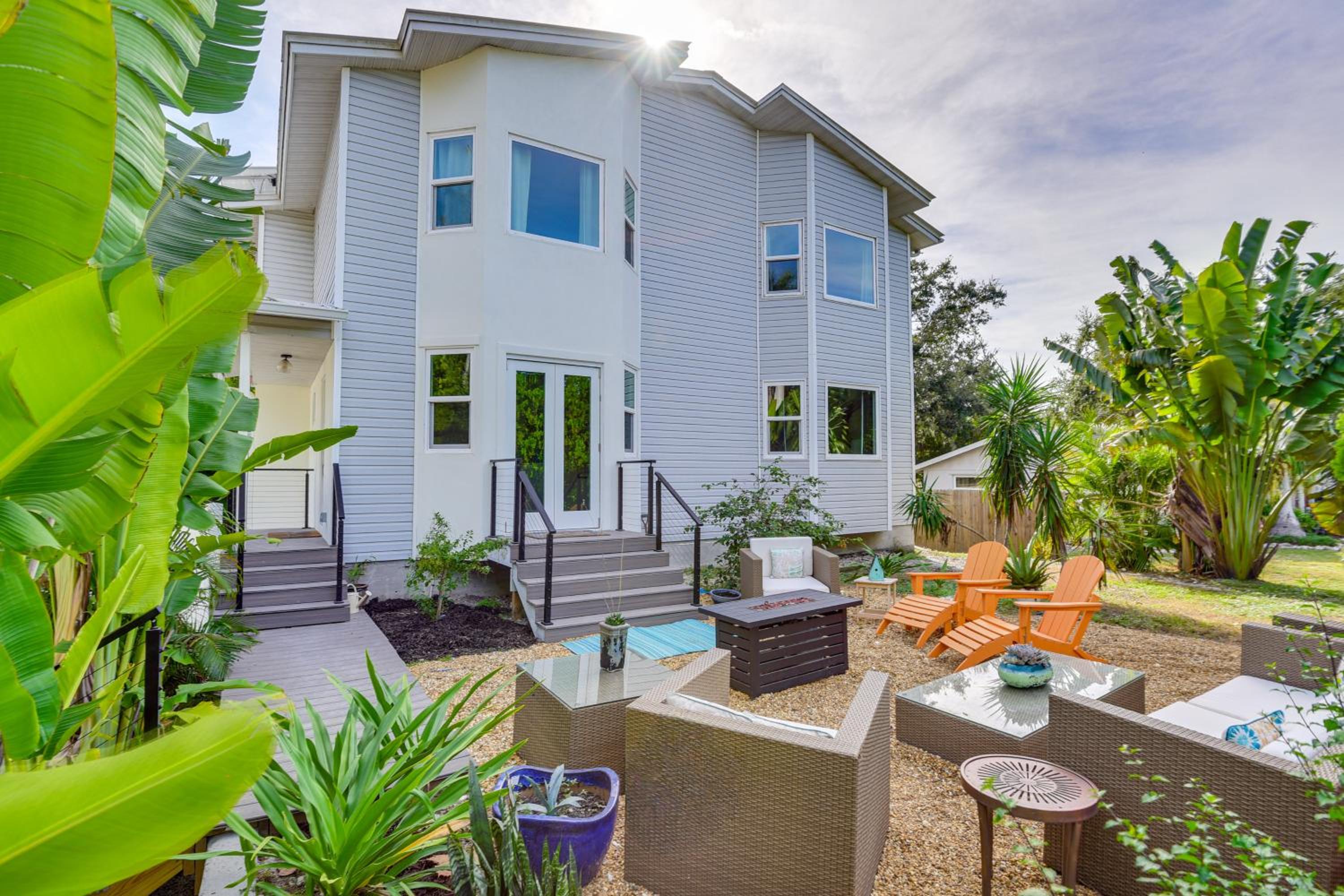 3,200-Sq-Ft Hideaway 5 Mi to Downtown Sarasota!