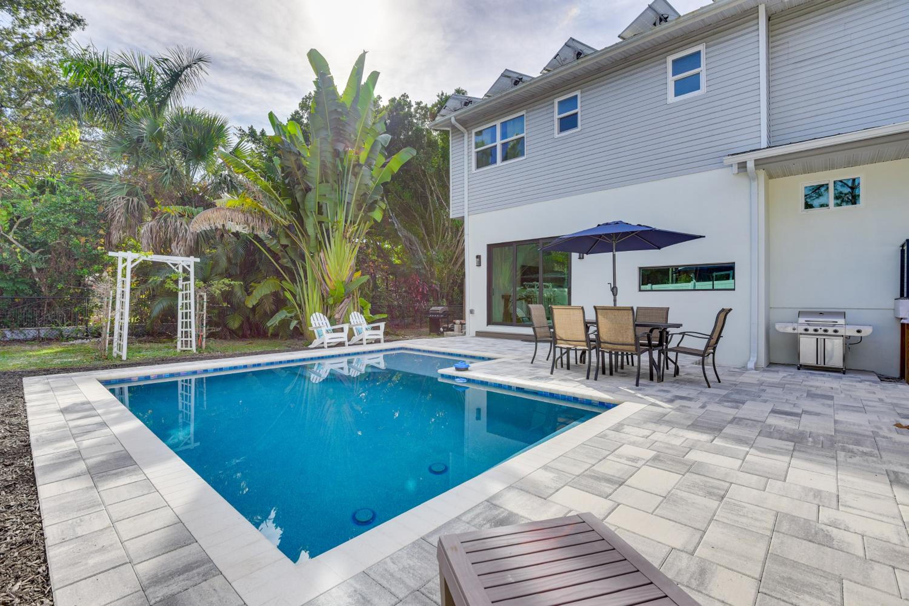 3,200-Sq-Ft Hideaway 5 Mi to Downtown Sarasota!