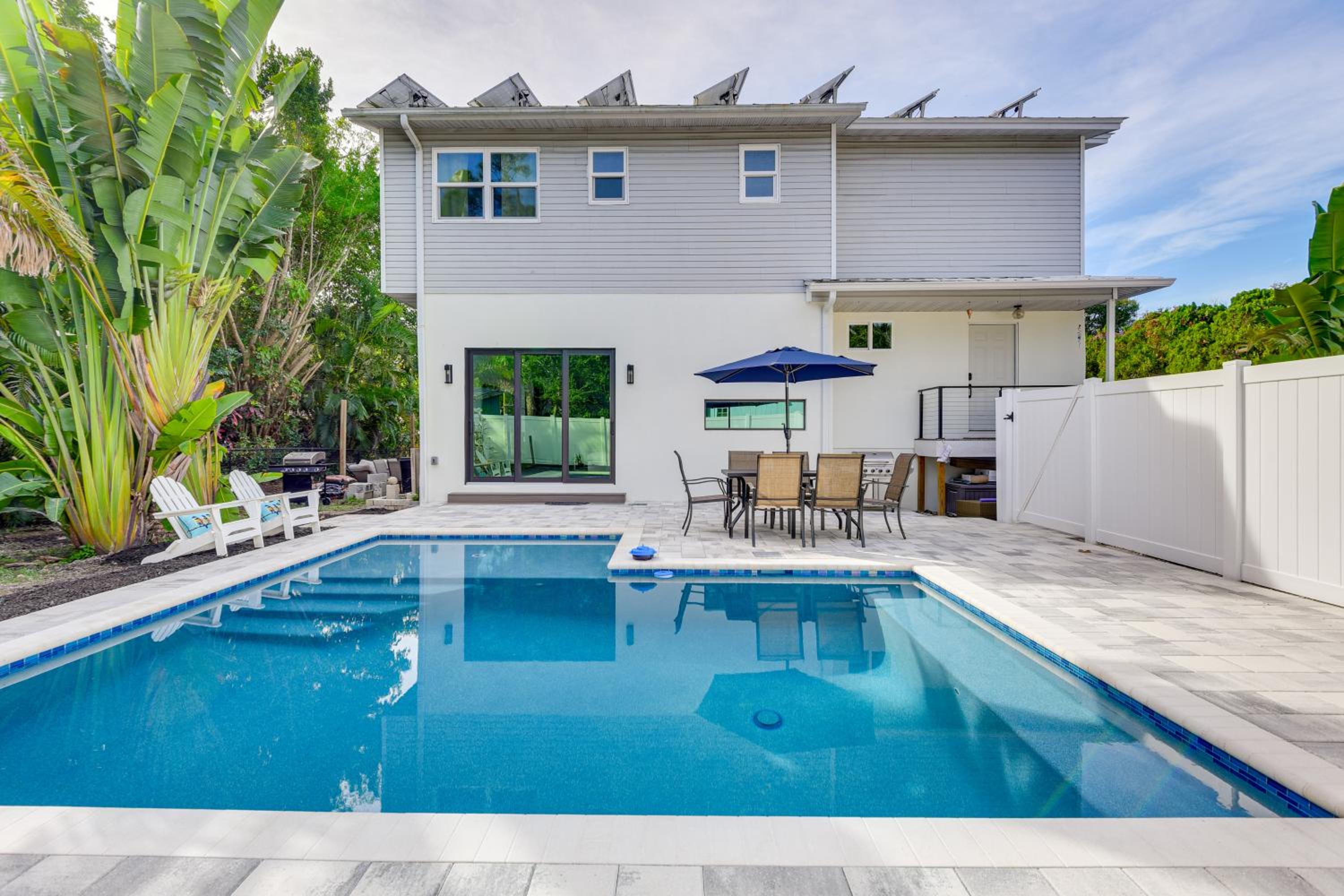 3,200-Sq-Ft Hideaway 5 Mi to Downtown Sarasota!