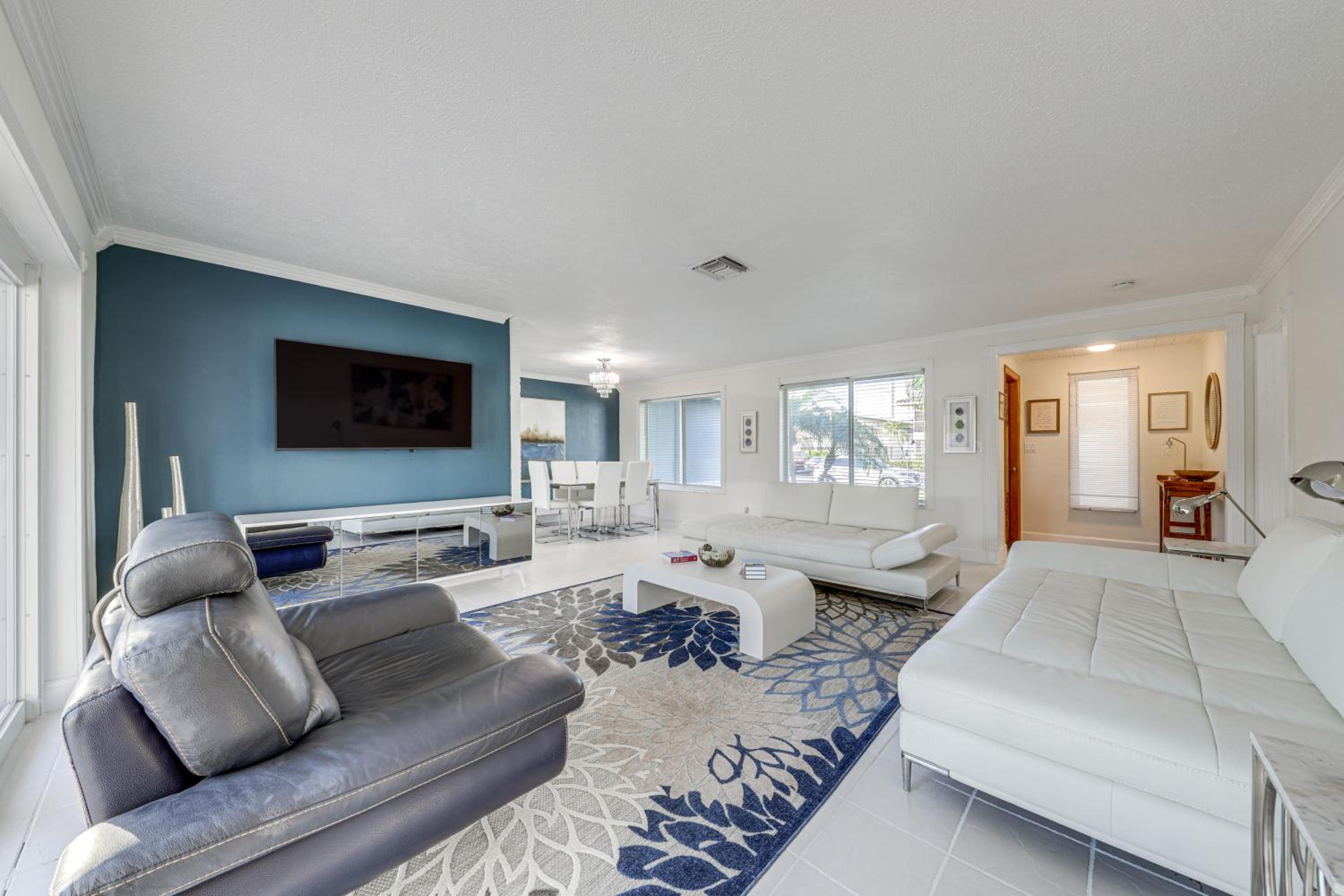3 Mi to Beach! Poolside Escape in Fort Lauderdale