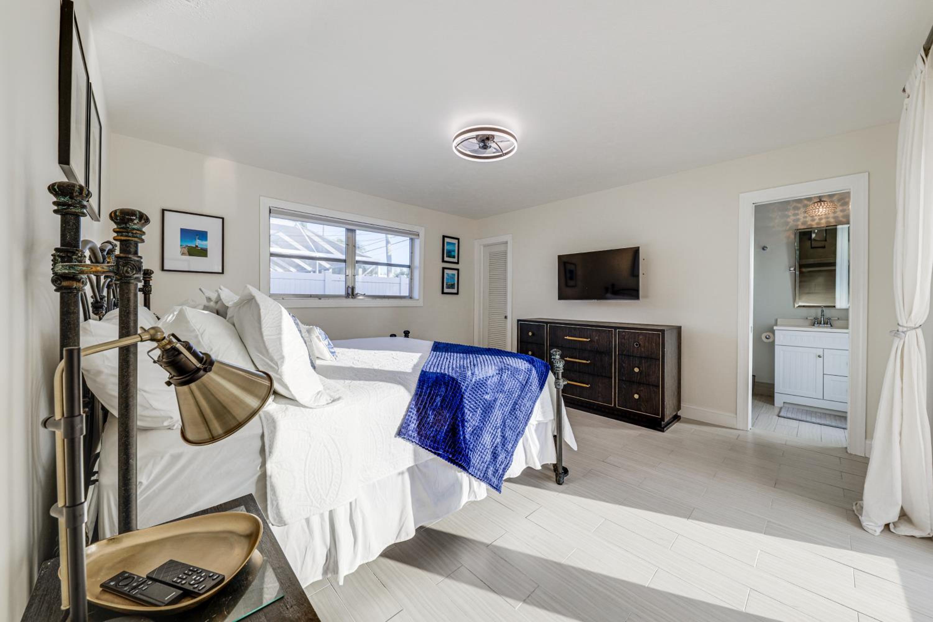 3 Mi to Beach! Poolside Escape in Fort Lauderdale