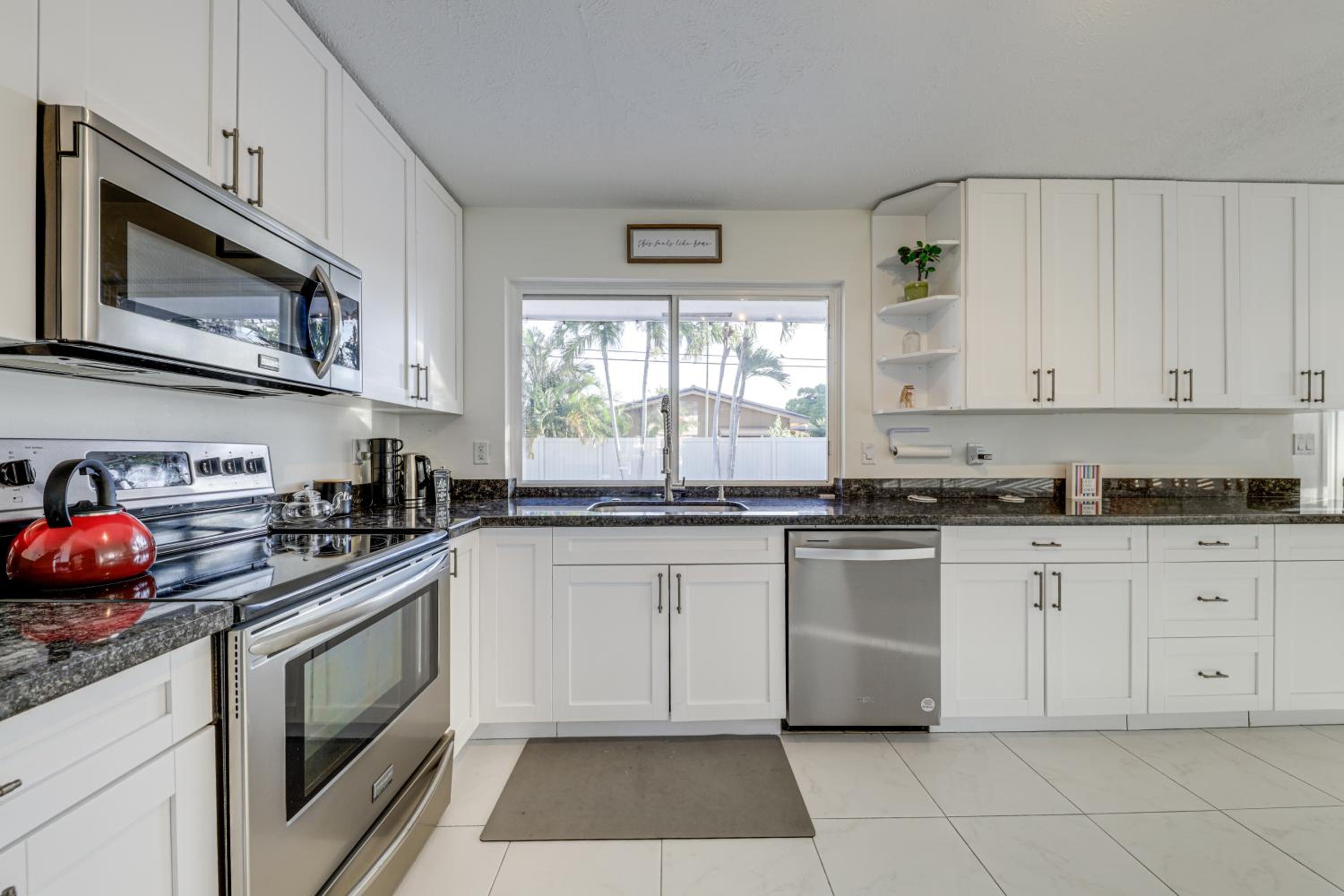 3 Mi to Beach! Poolside Escape in Fort Lauderdale