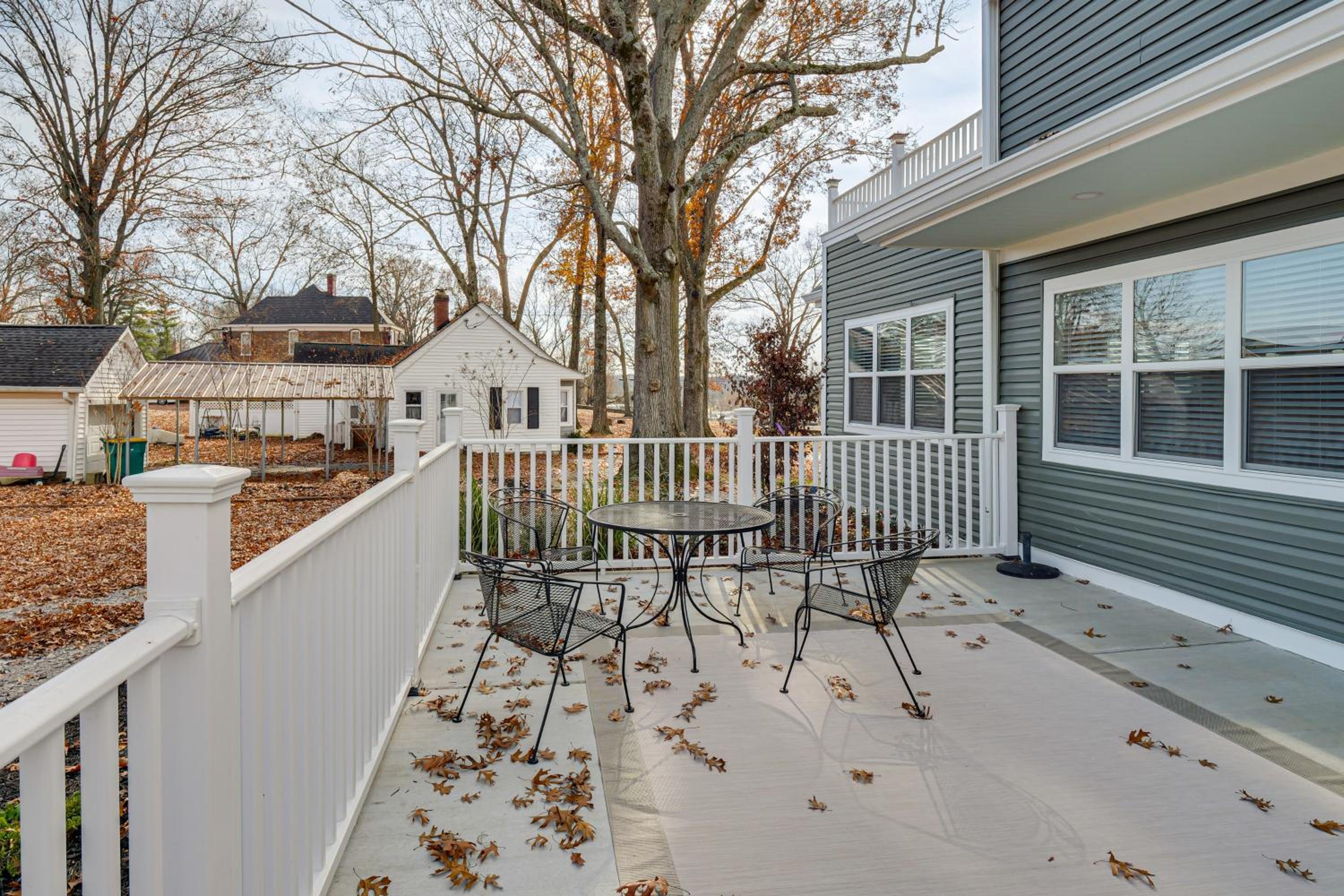 1 Block to Dtwn Lewisburg! Quiet Home with Decks