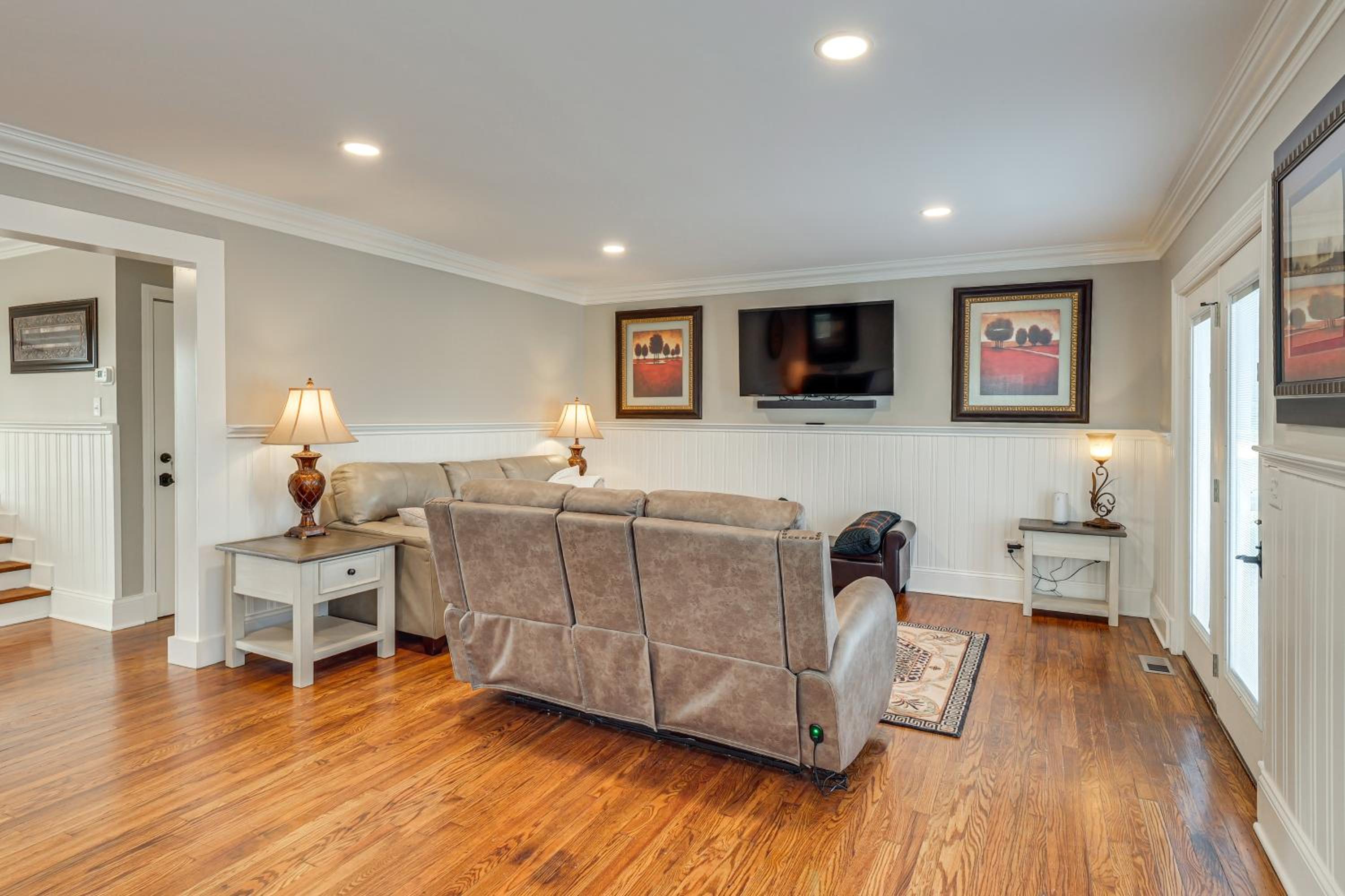 1 Block to Dtwn Lewisburg! Quiet Home with Decks