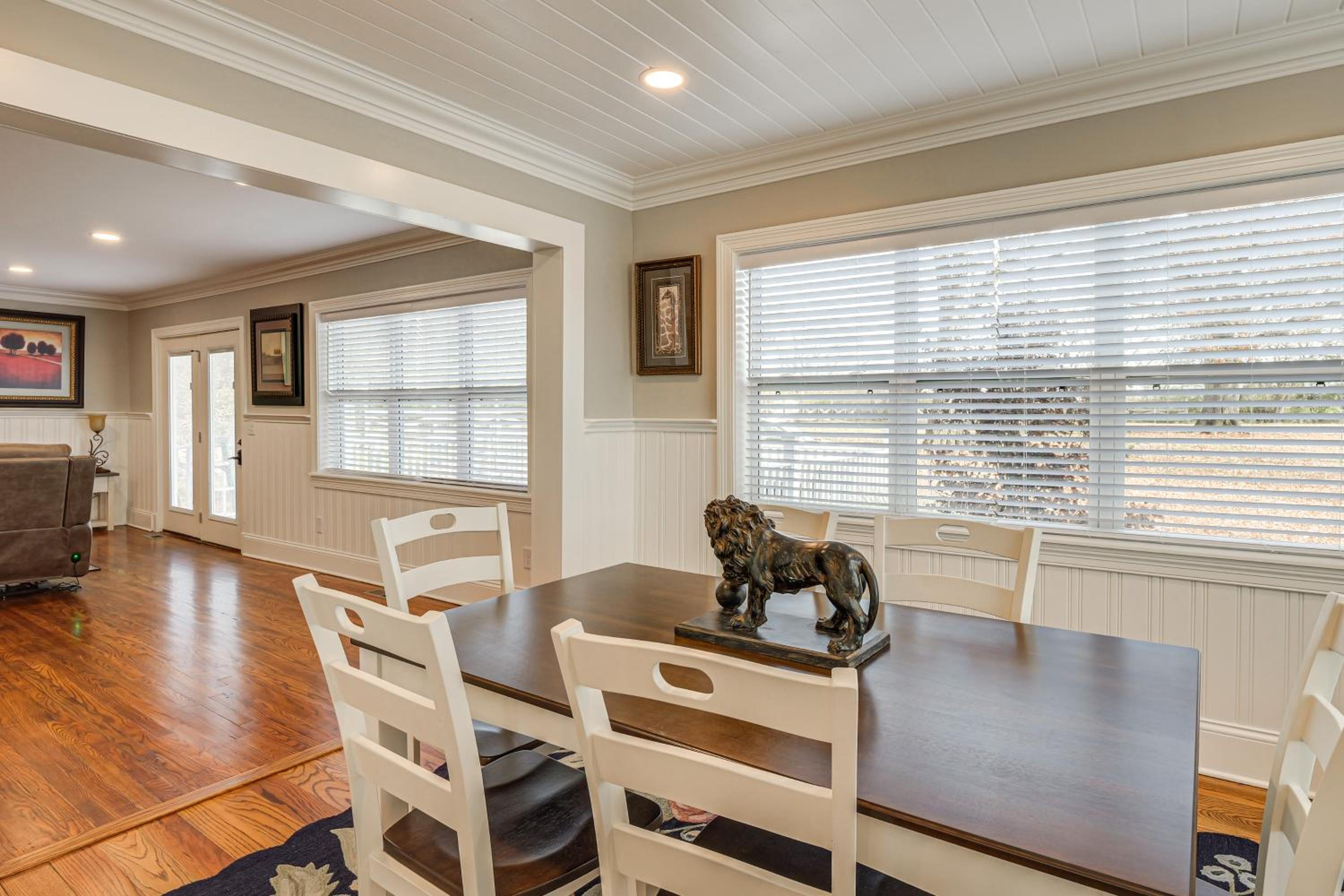 1 Block to Dtwn Lewisburg! Quiet Home with Decks