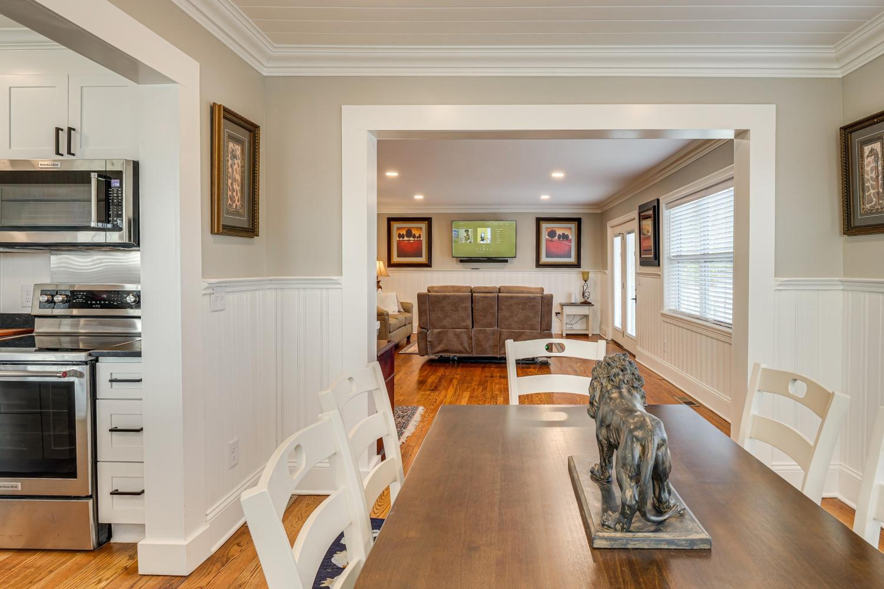 1 Block to Dtwn Lewisburg! Quiet Home with Decks