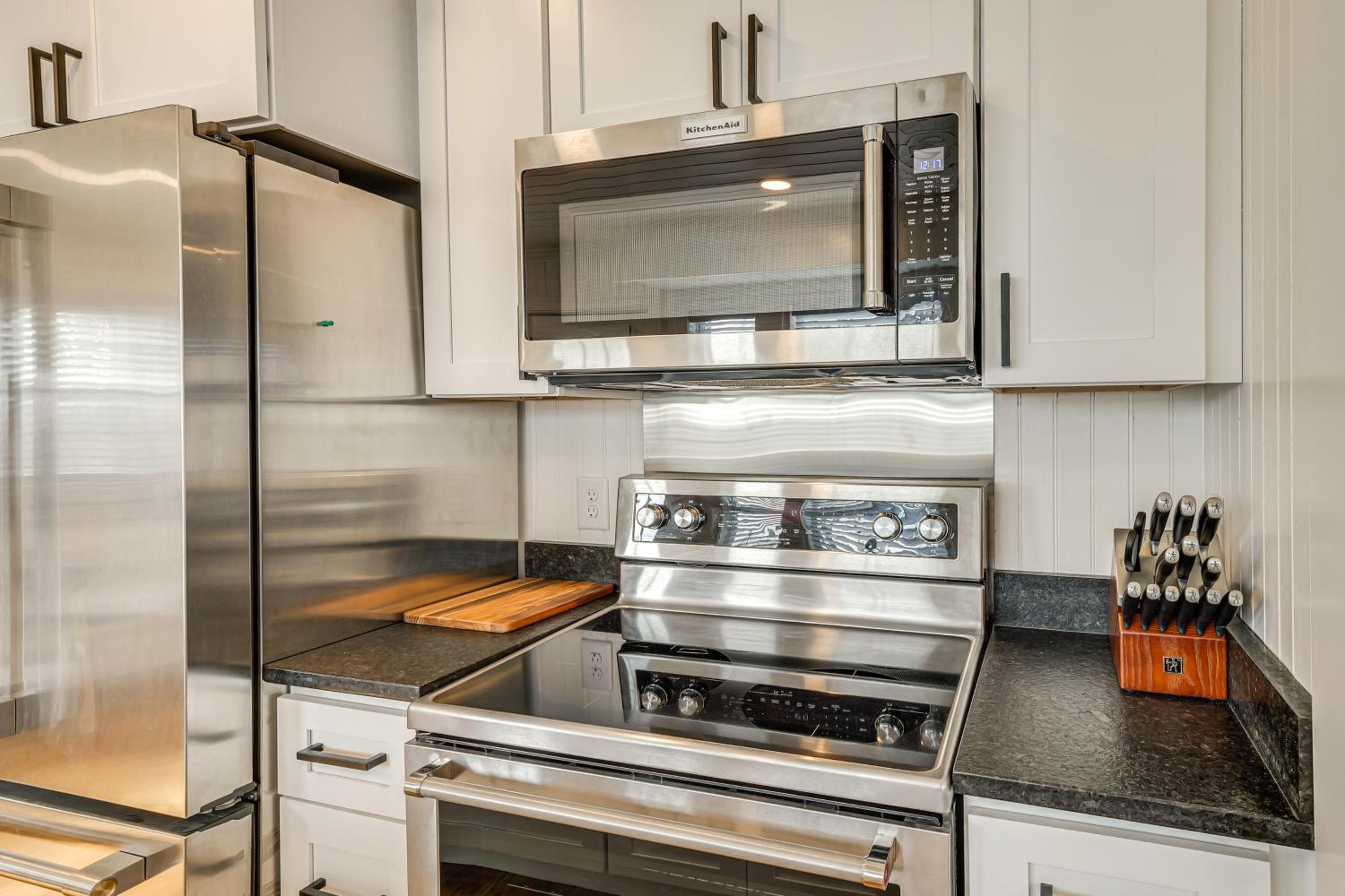 1 Block to Dtwn Lewisburg! Quiet Home with Decks