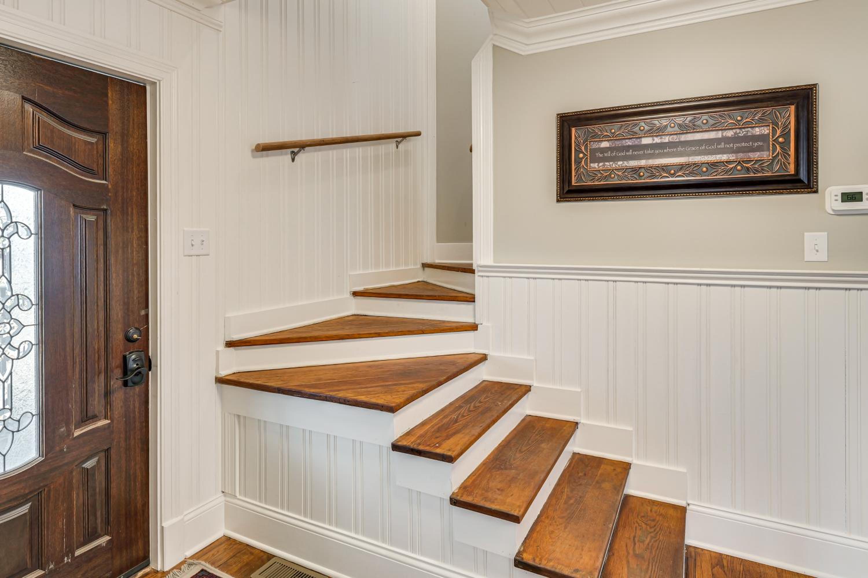 1 Block to Dtwn Lewisburg! Quiet Home with Decks
